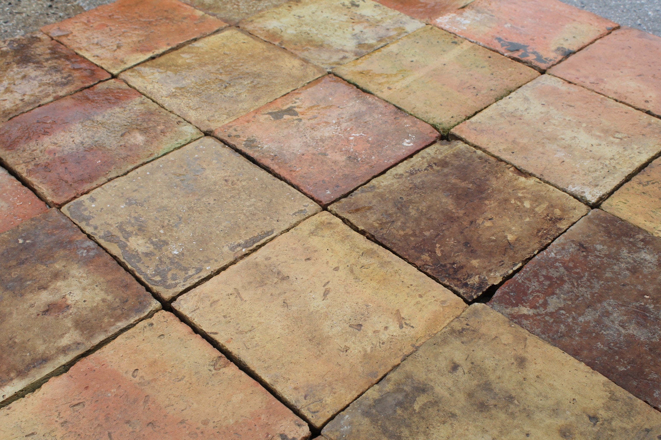 Pavimento in cotto 20 cm x 20 cm