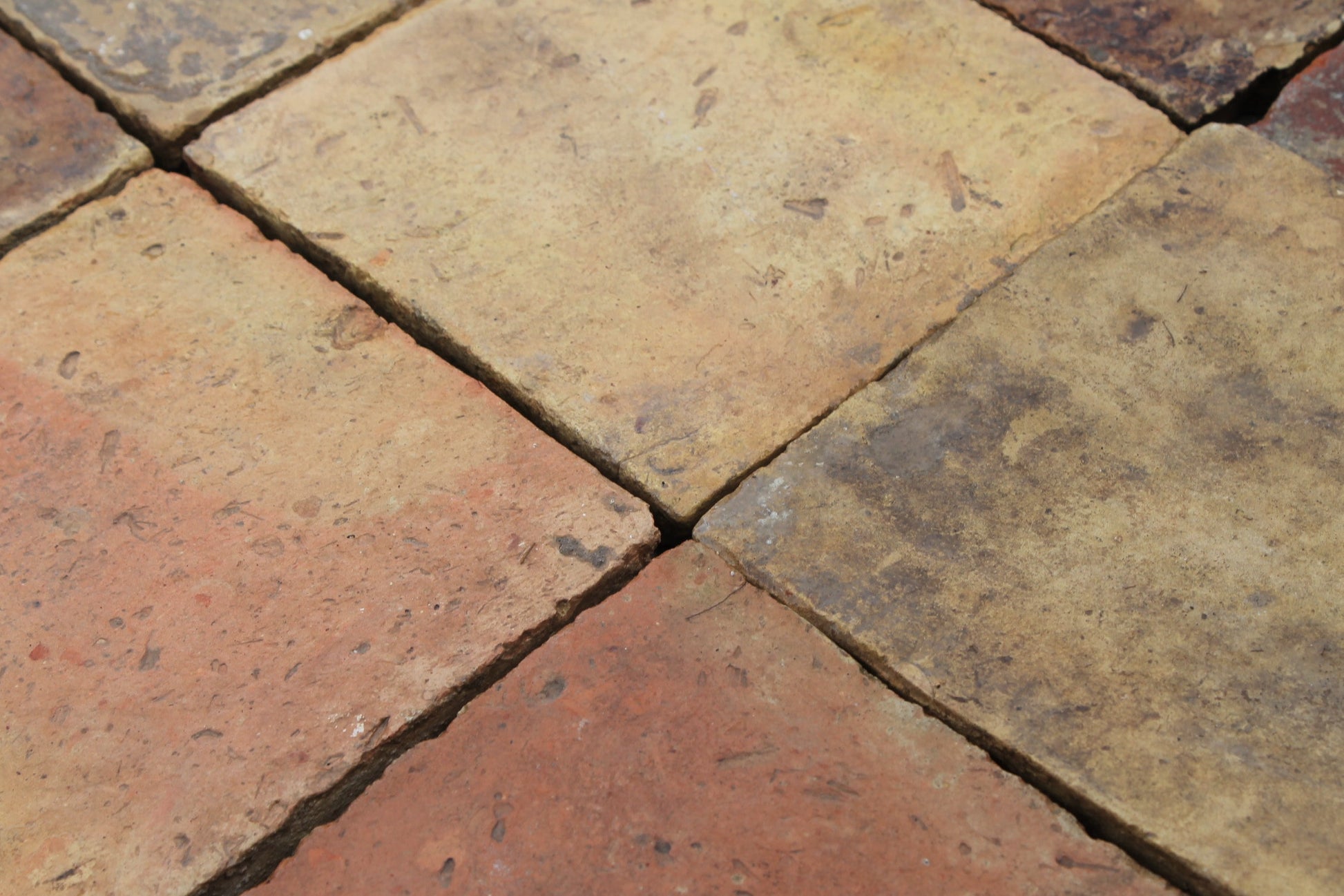 Pavimento in cotto 20 cm x 20 cm