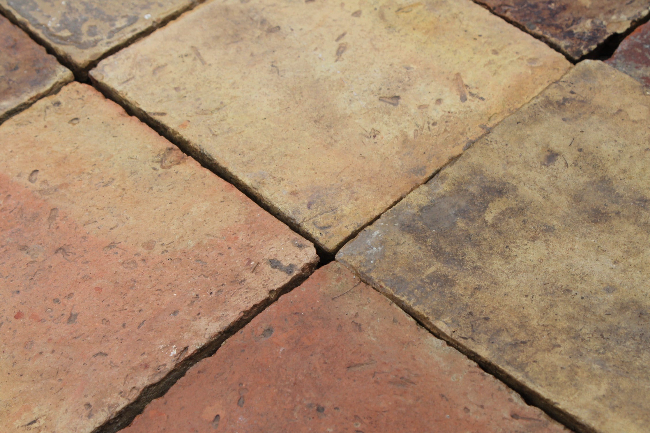 Pavimento in cotto 20 cm x 20 cm