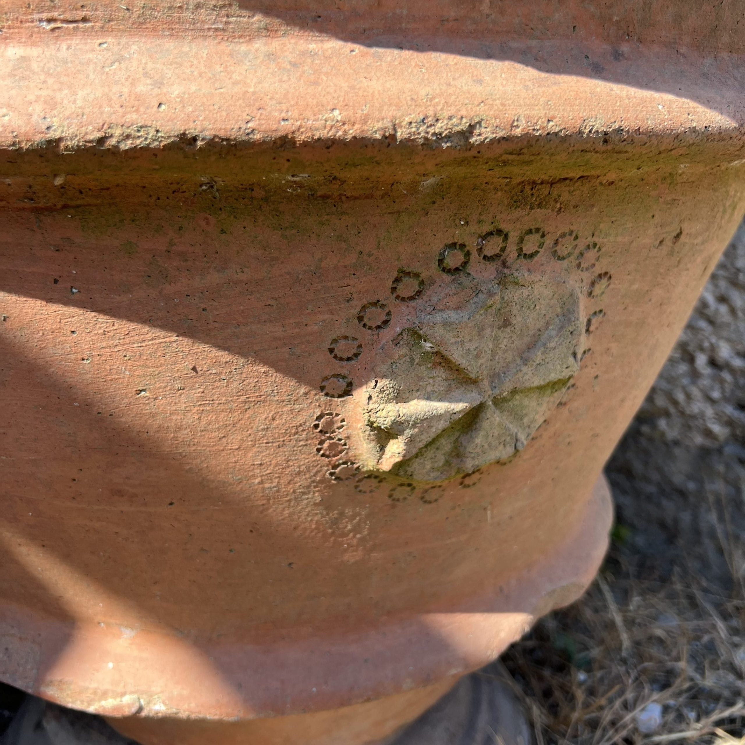 Terracotta basin with decoration