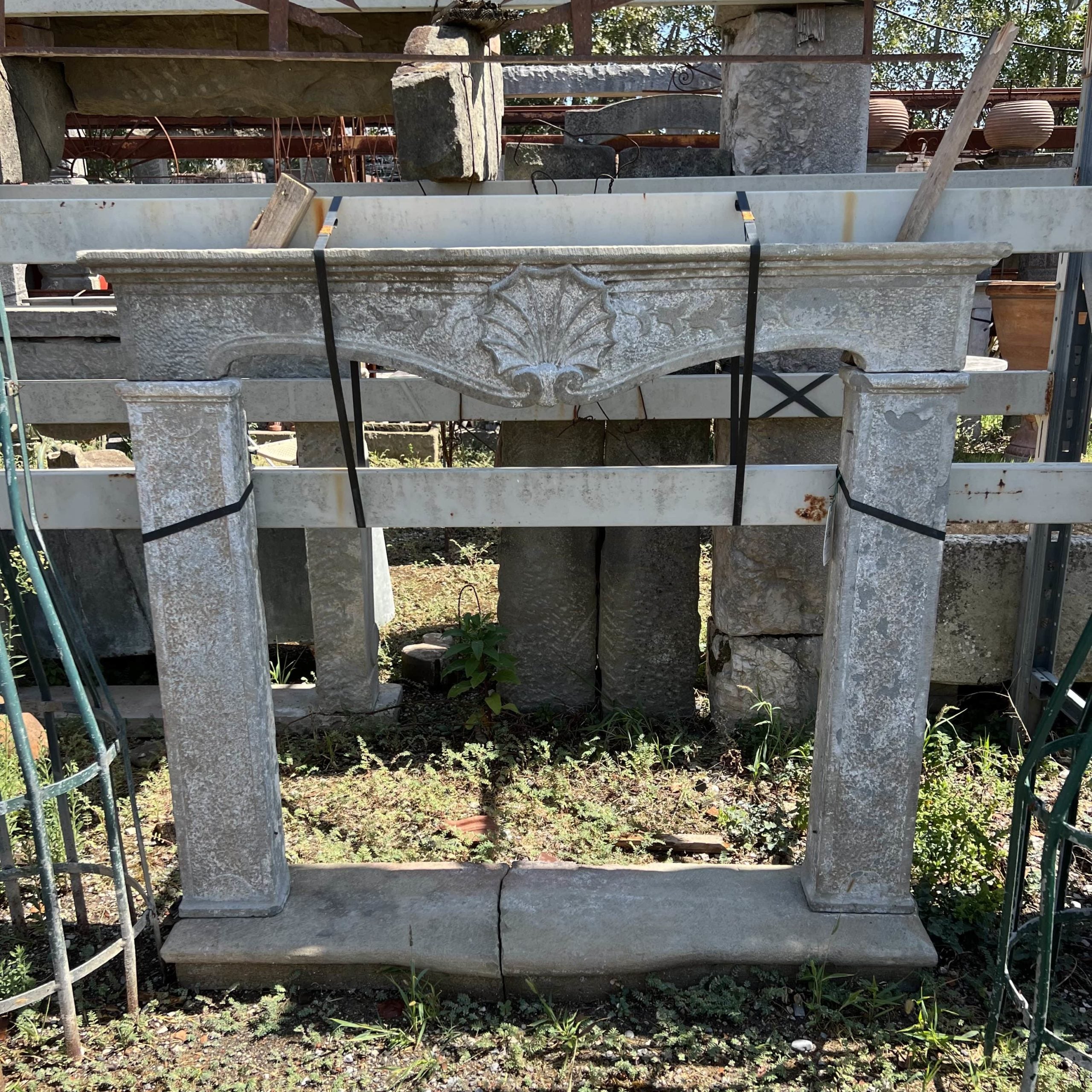 Antico camino in pietra serena