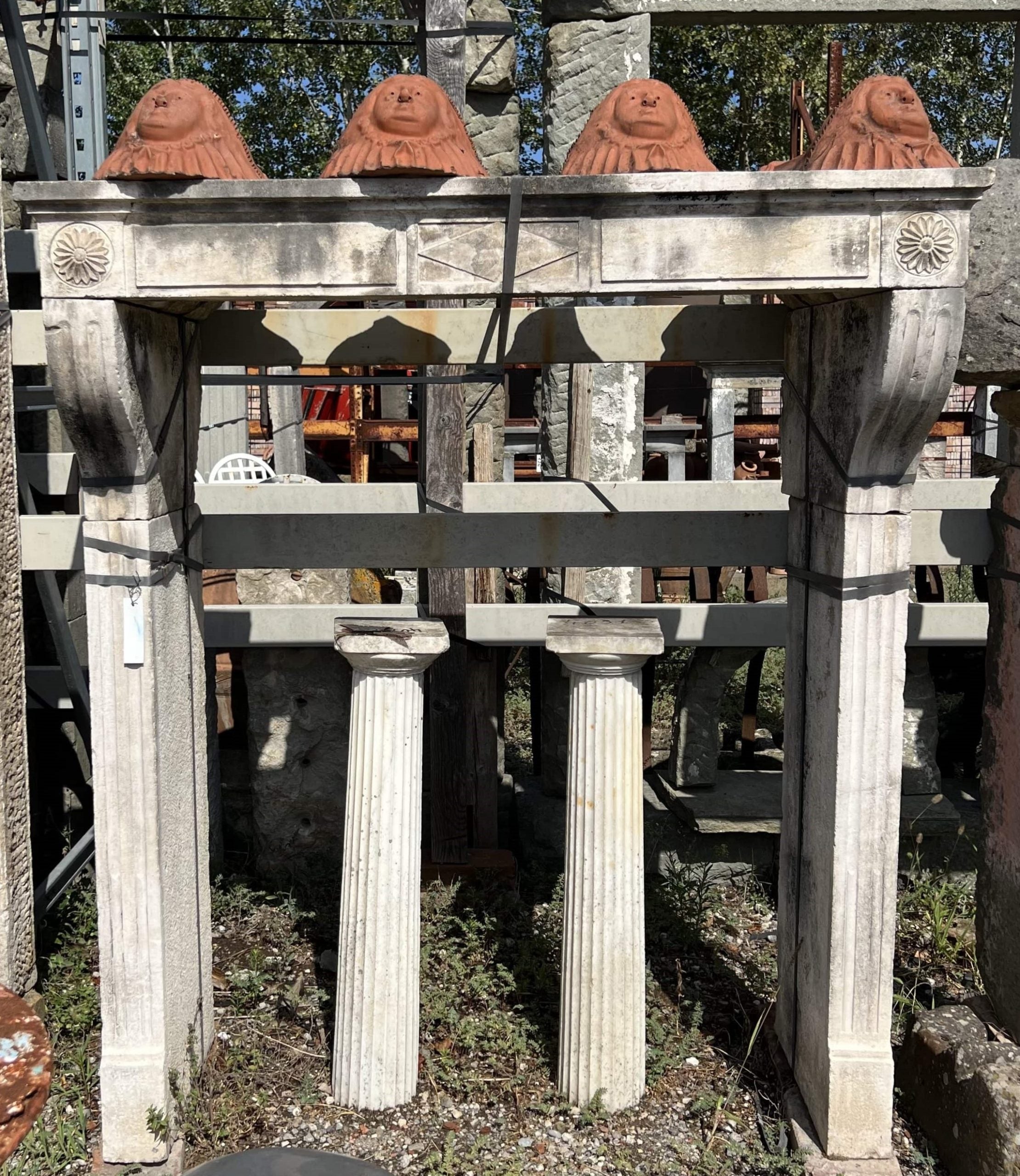 Camino antico in pietra chiara