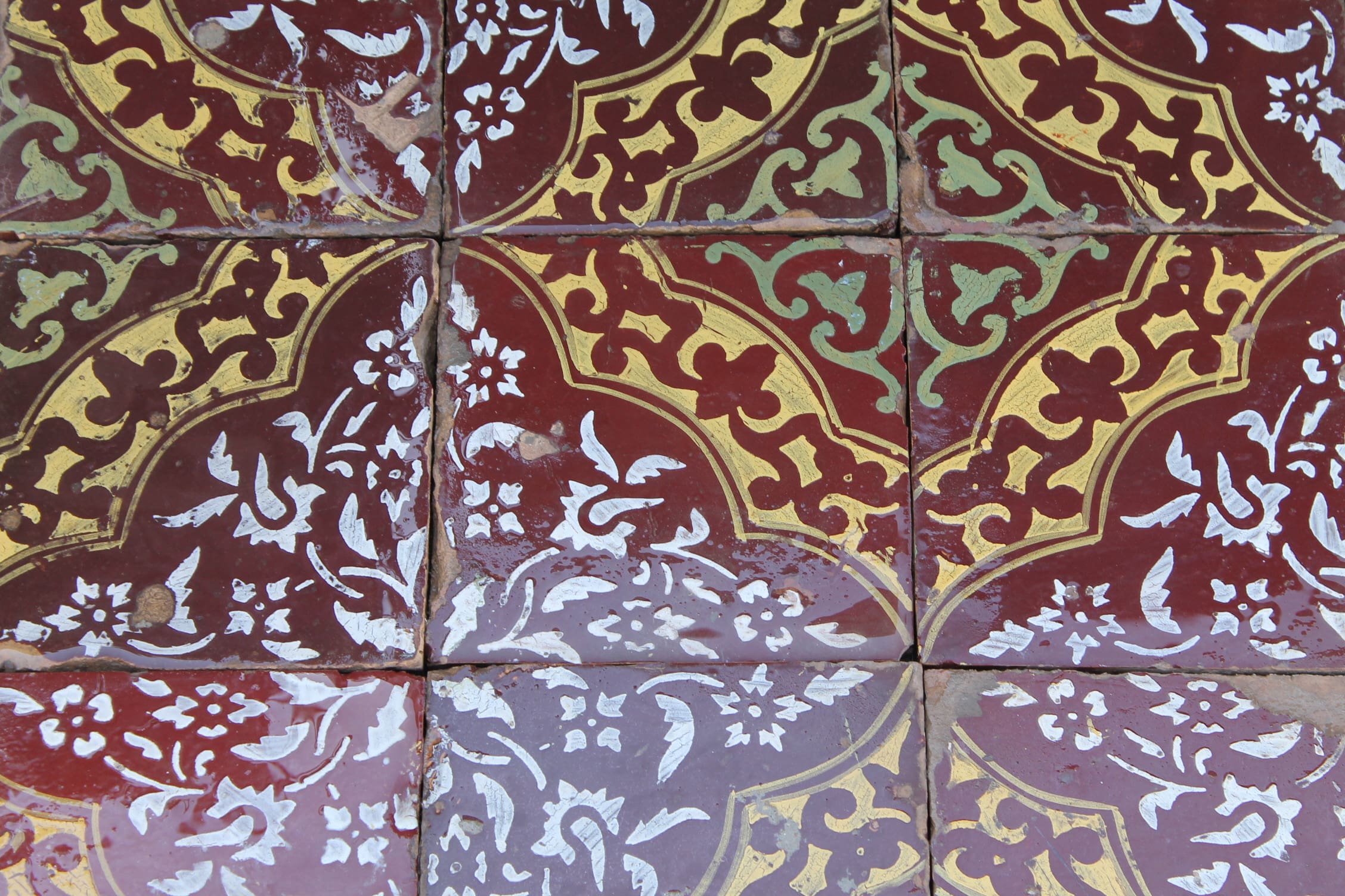 Brown, white, and green majolica - MAI 142