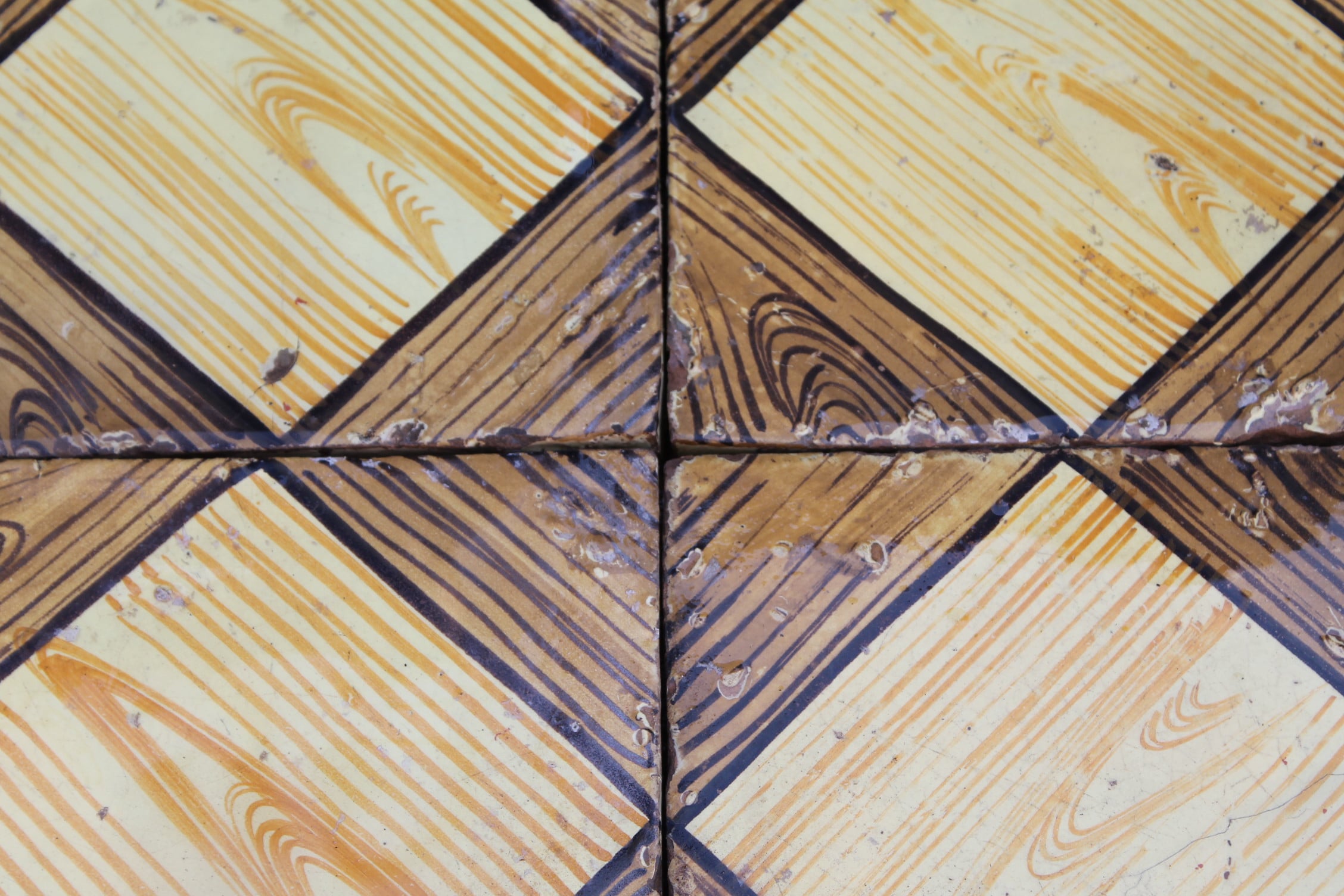 Recovered yellow and brown majolica - MAI 143