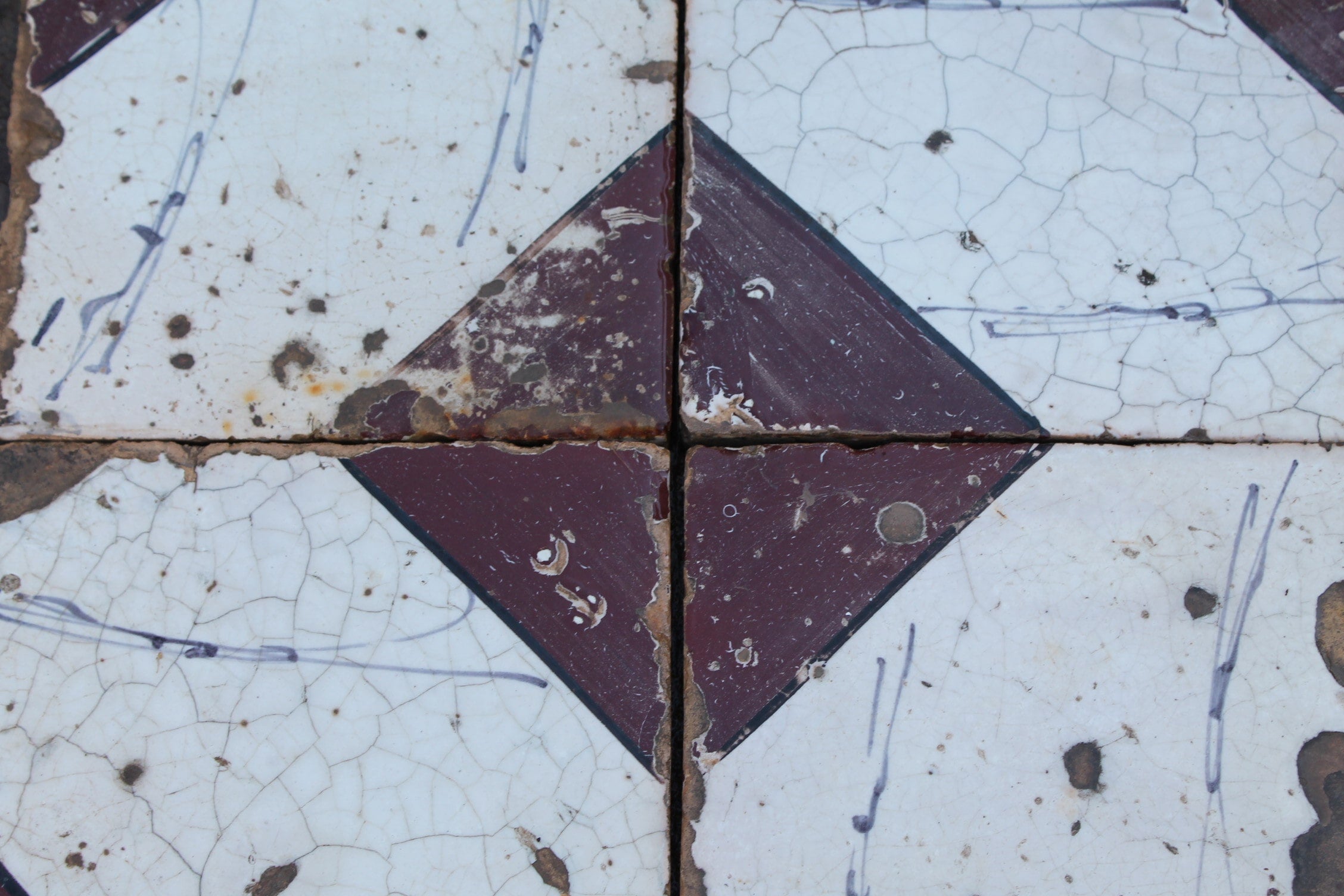 White and brown majolica - MAI 139