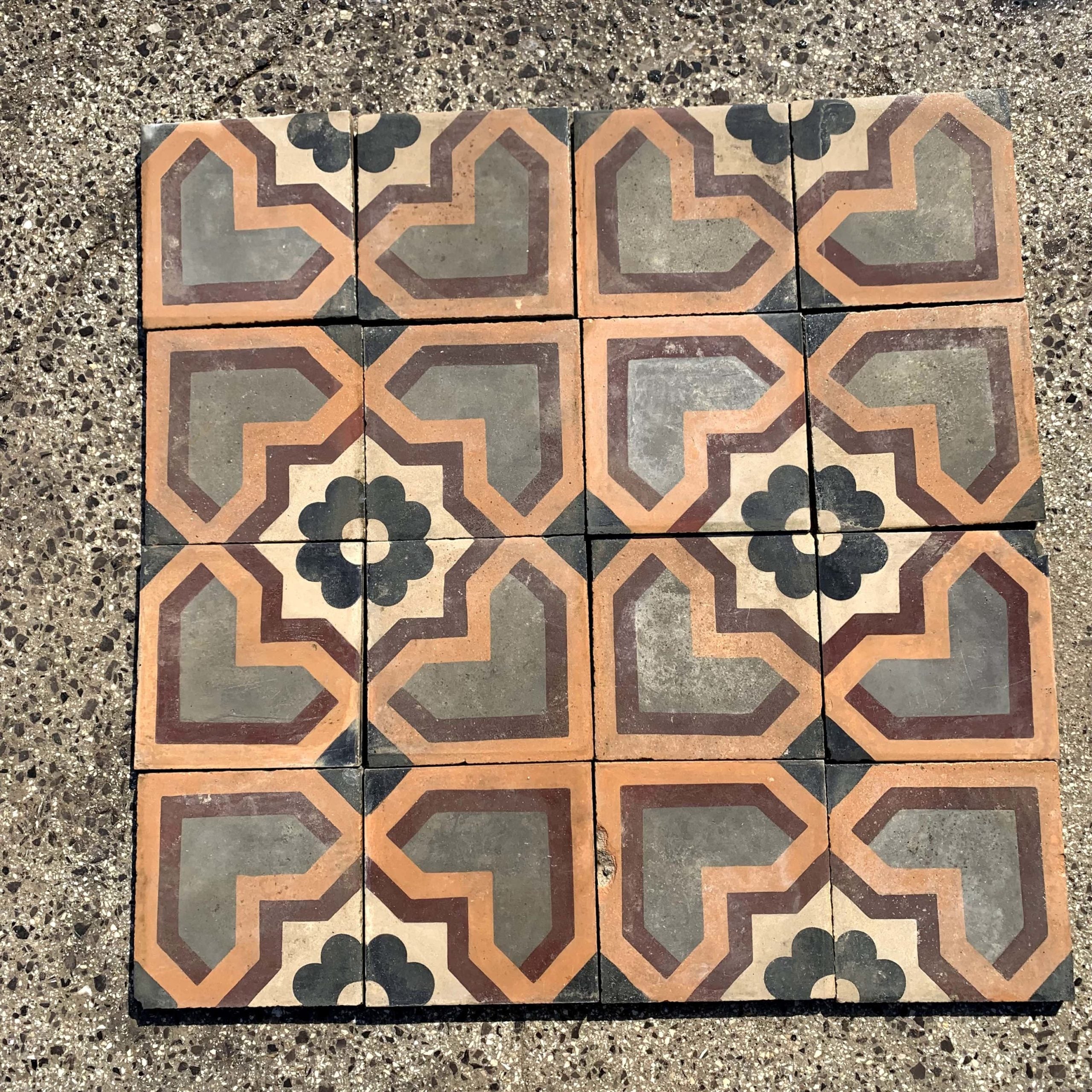 Pavimento in pastina con fiore blu - CEM 018