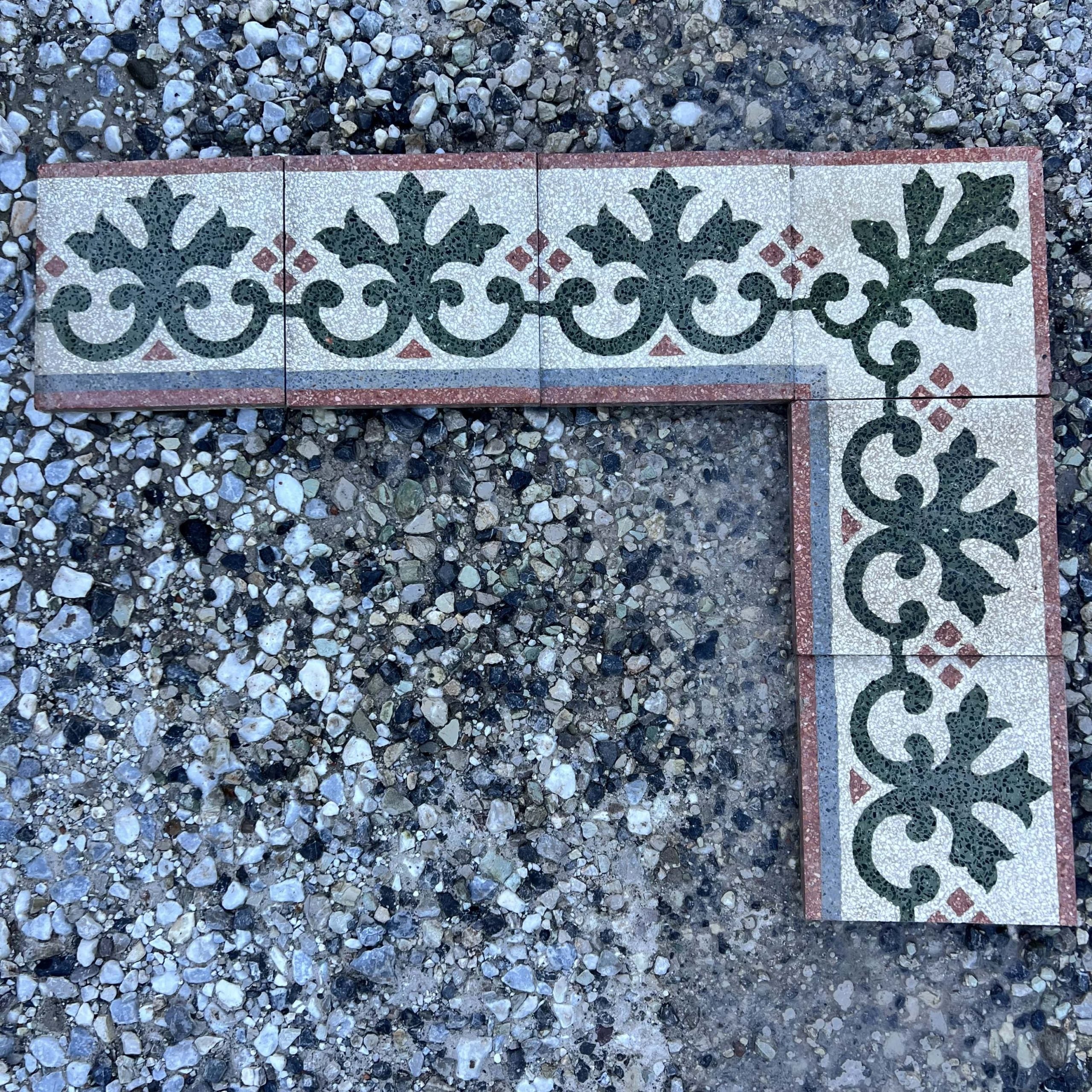 Greca in graniglia con decori floreali - GRA 019