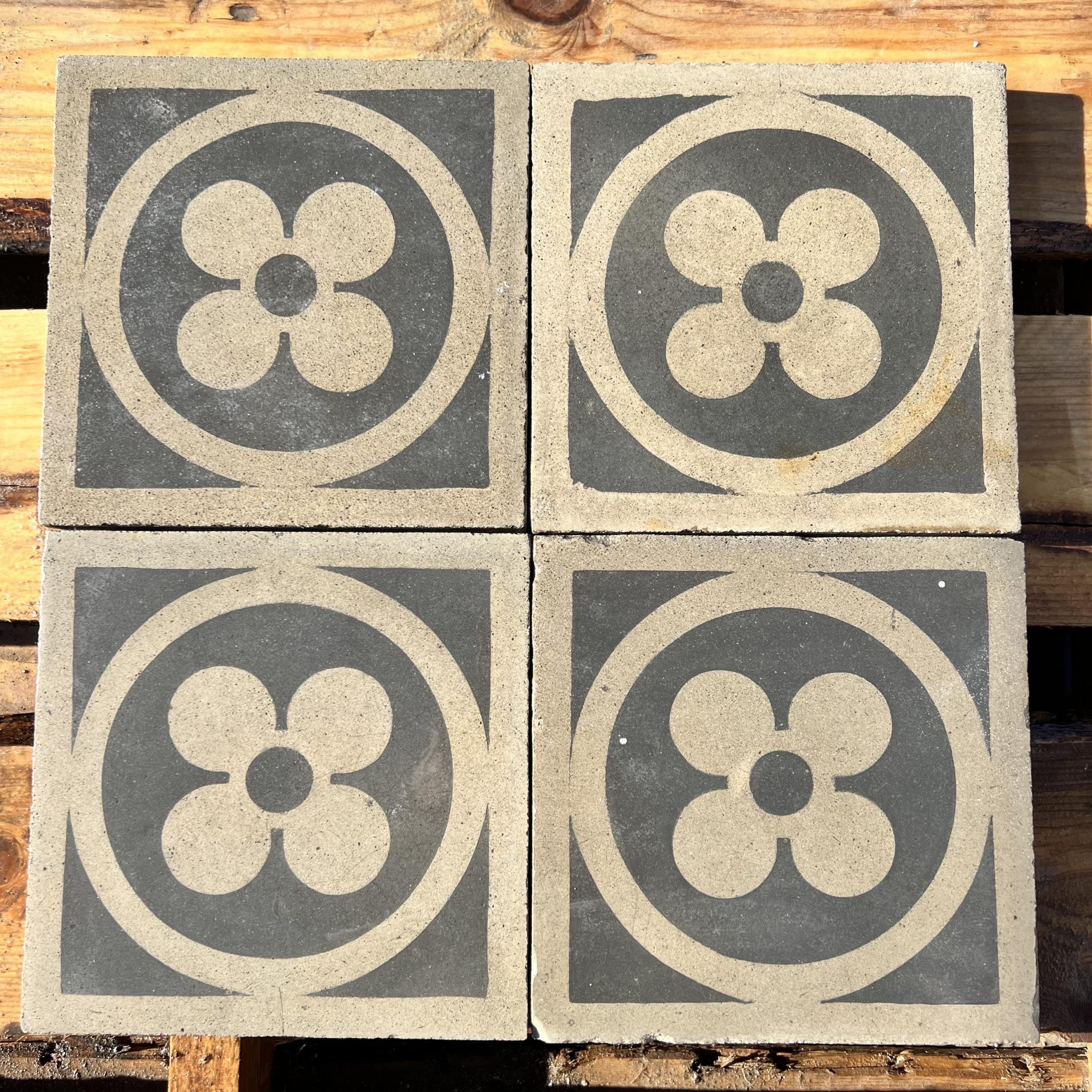 Cementine nere e grigie con fiore - CEM 052