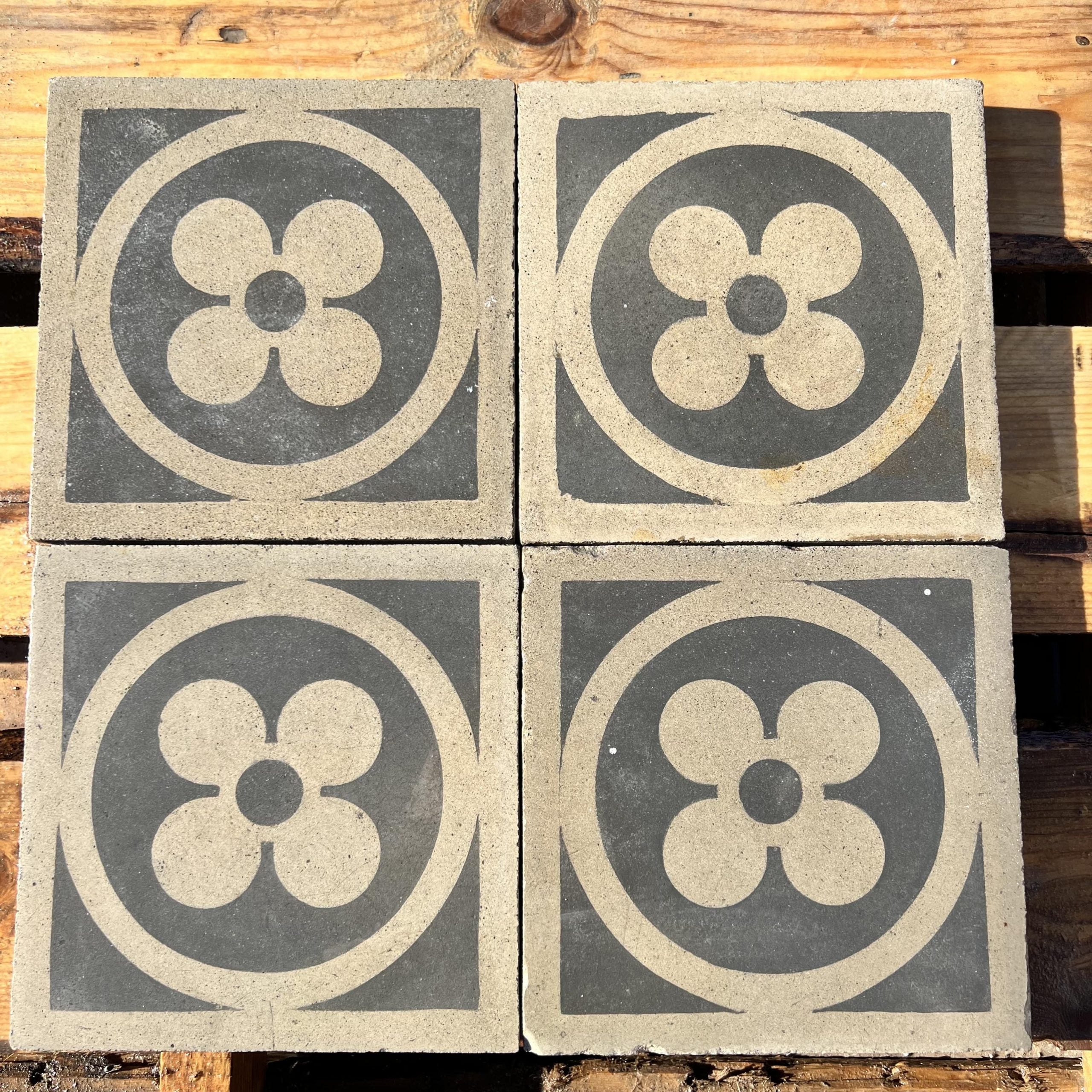 Cementine nere e grigie con fiore - CEM 052