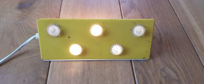 Lampada vintage semplice gialla 