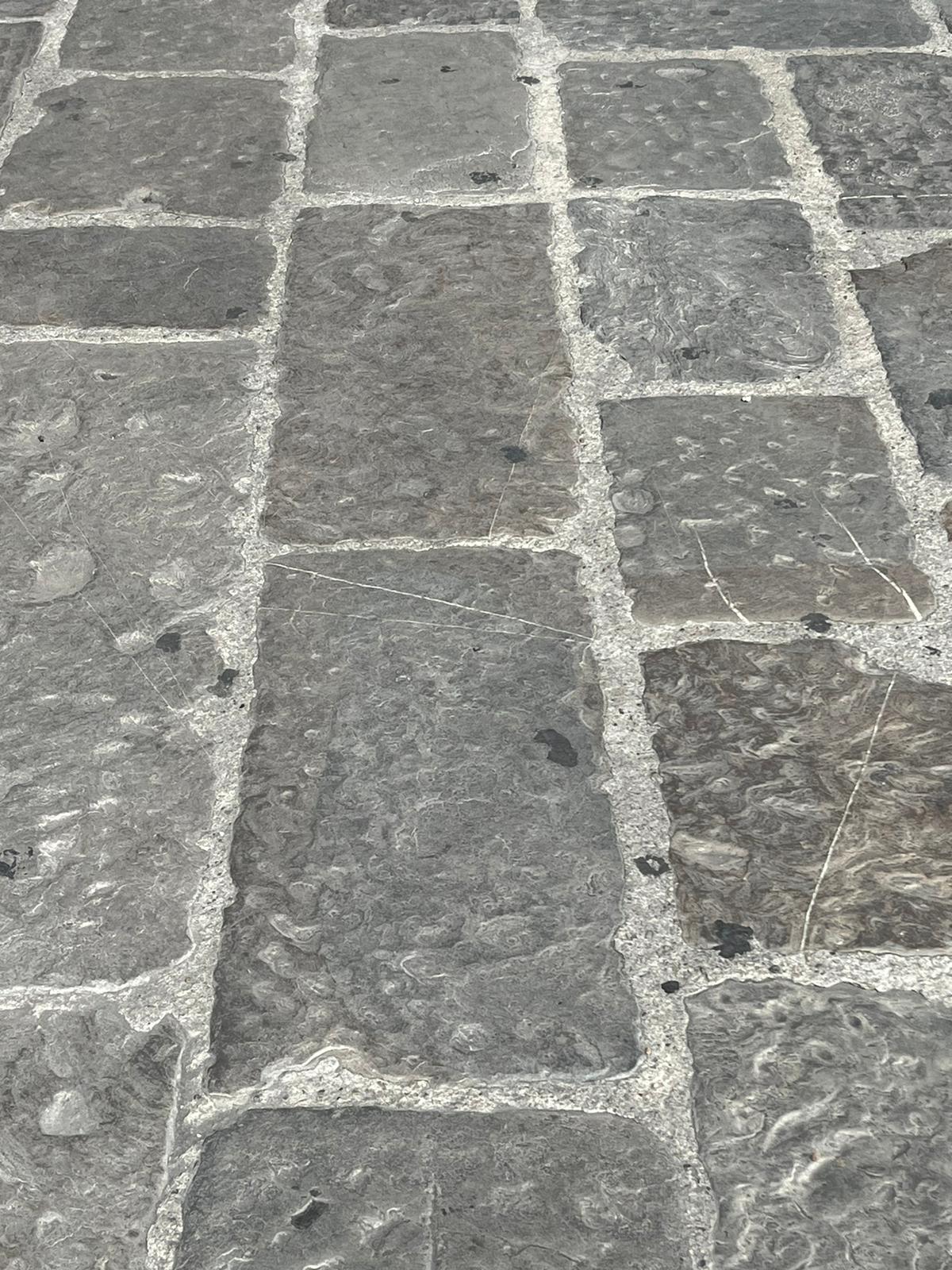 lastricato