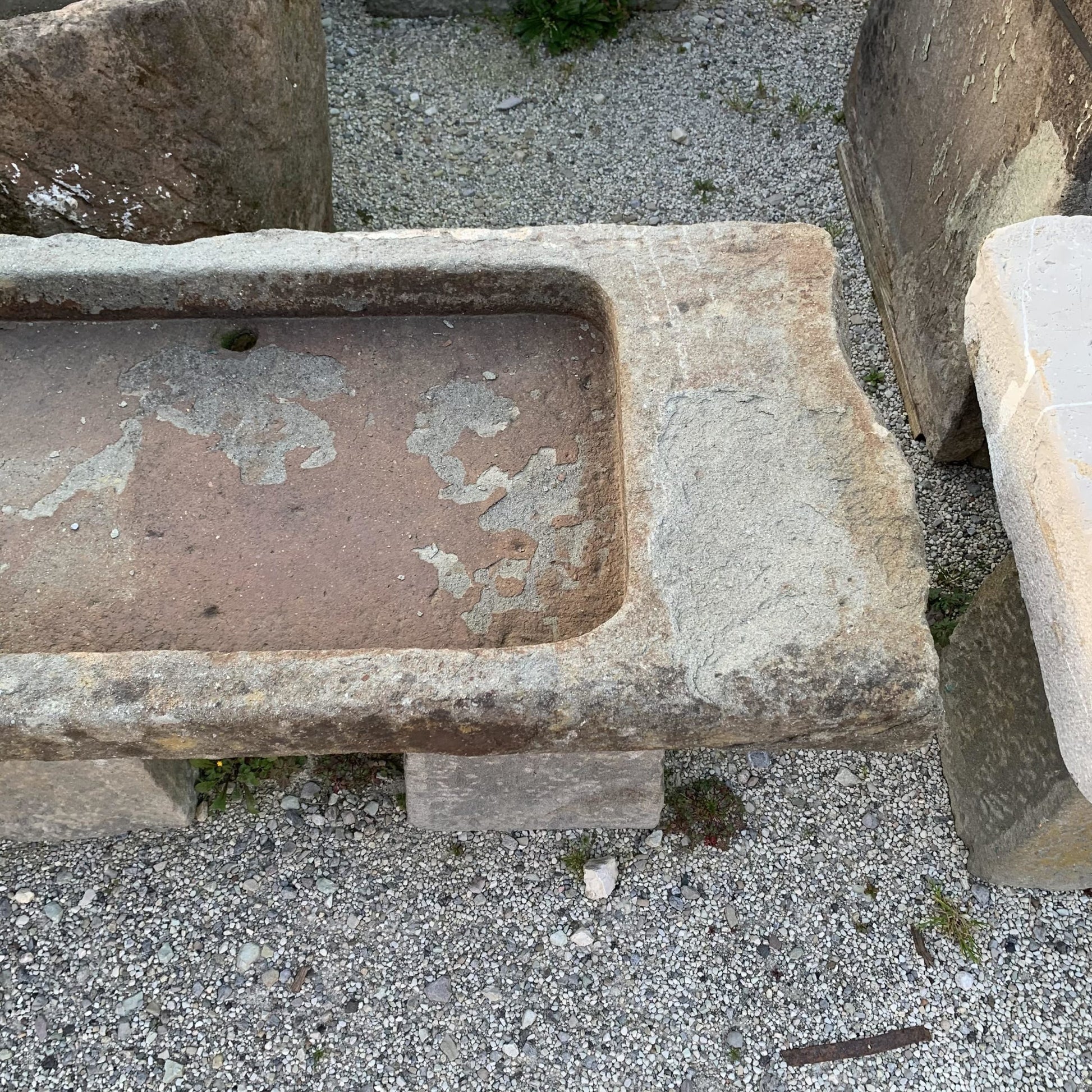 Lavandino di pietra antico semplice 