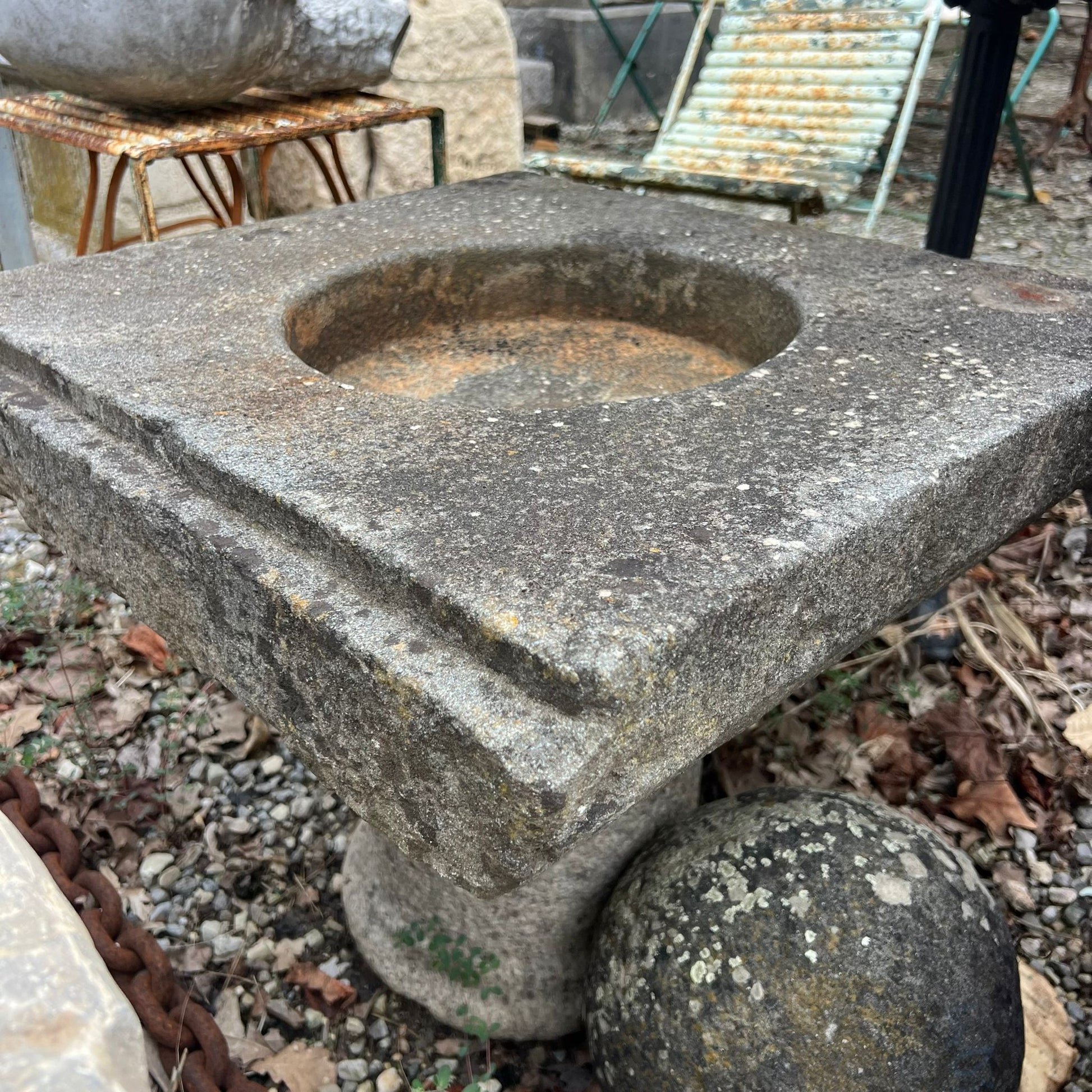 Lavandino di pietra antico