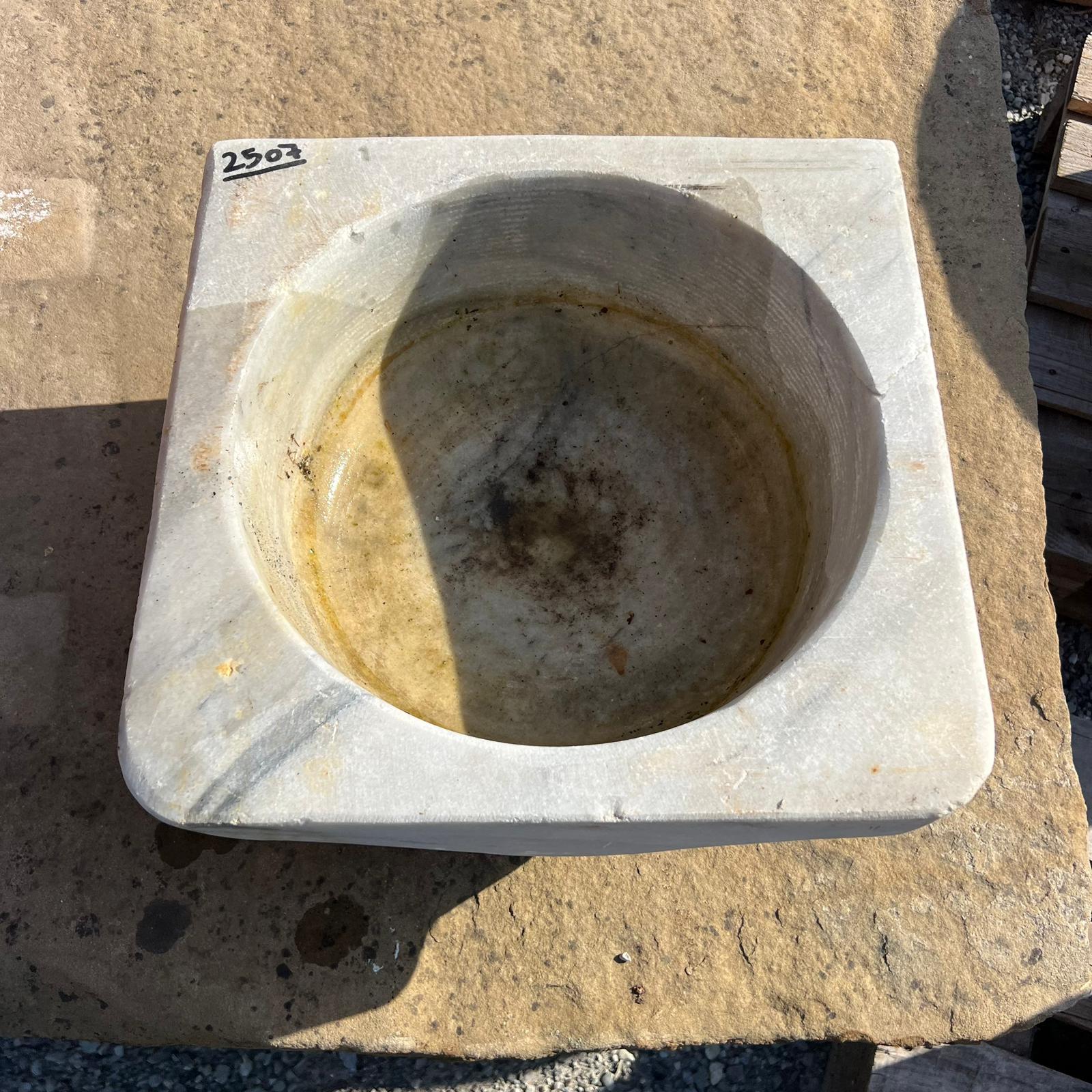 Lavandino in marmo recuperato antico 