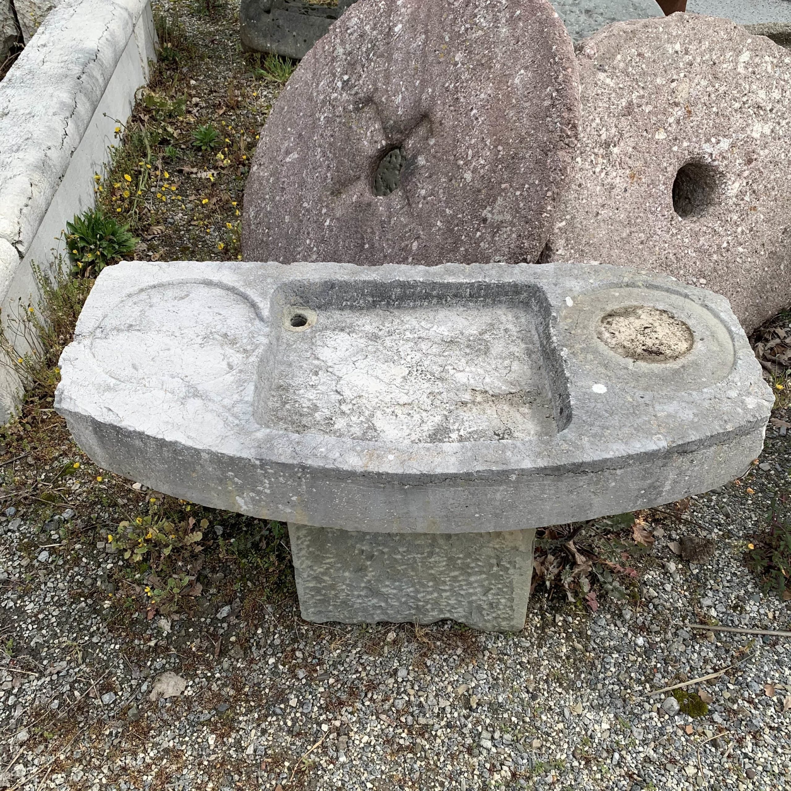 Lavandino in pietra semplice 1800