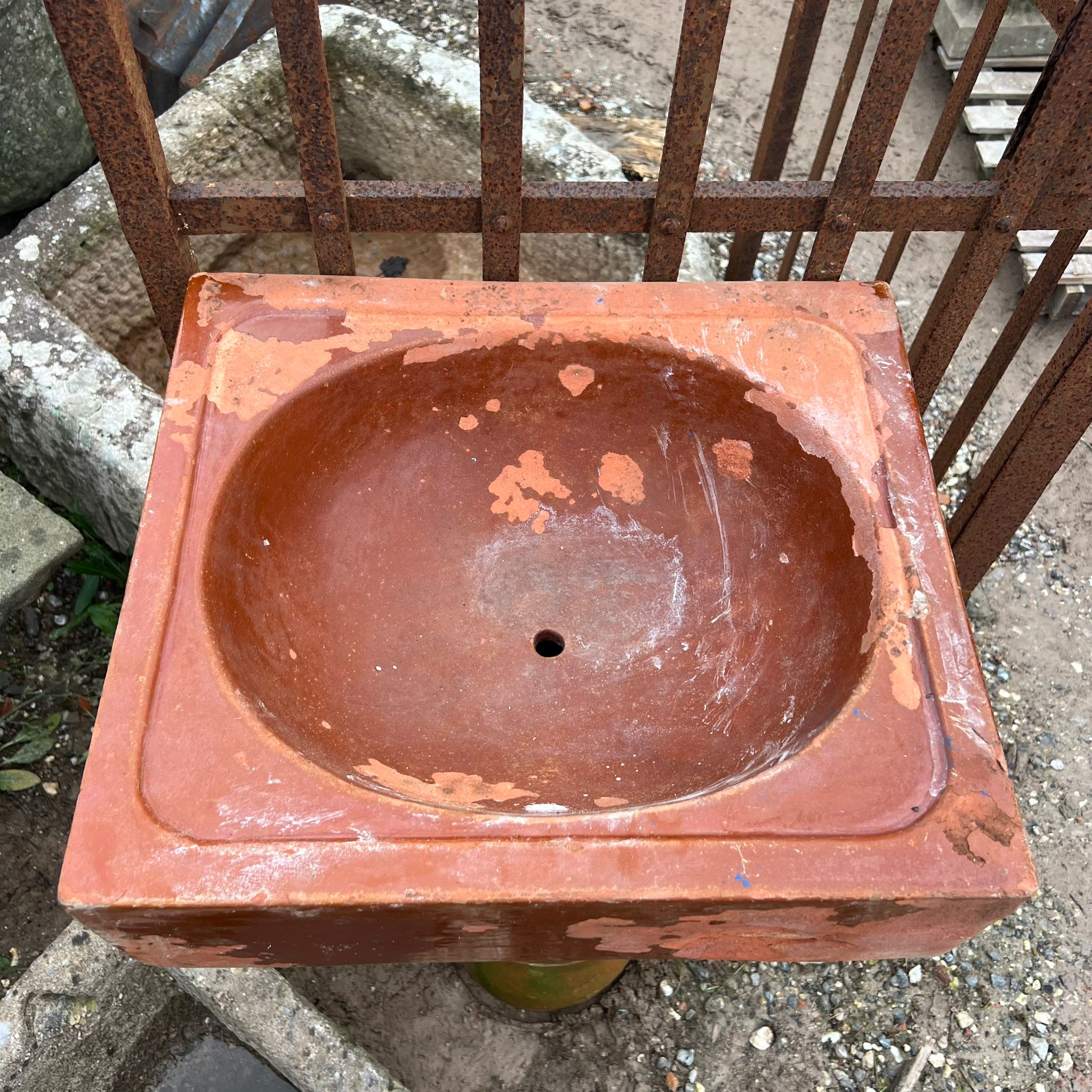 lavandino in terracotta 