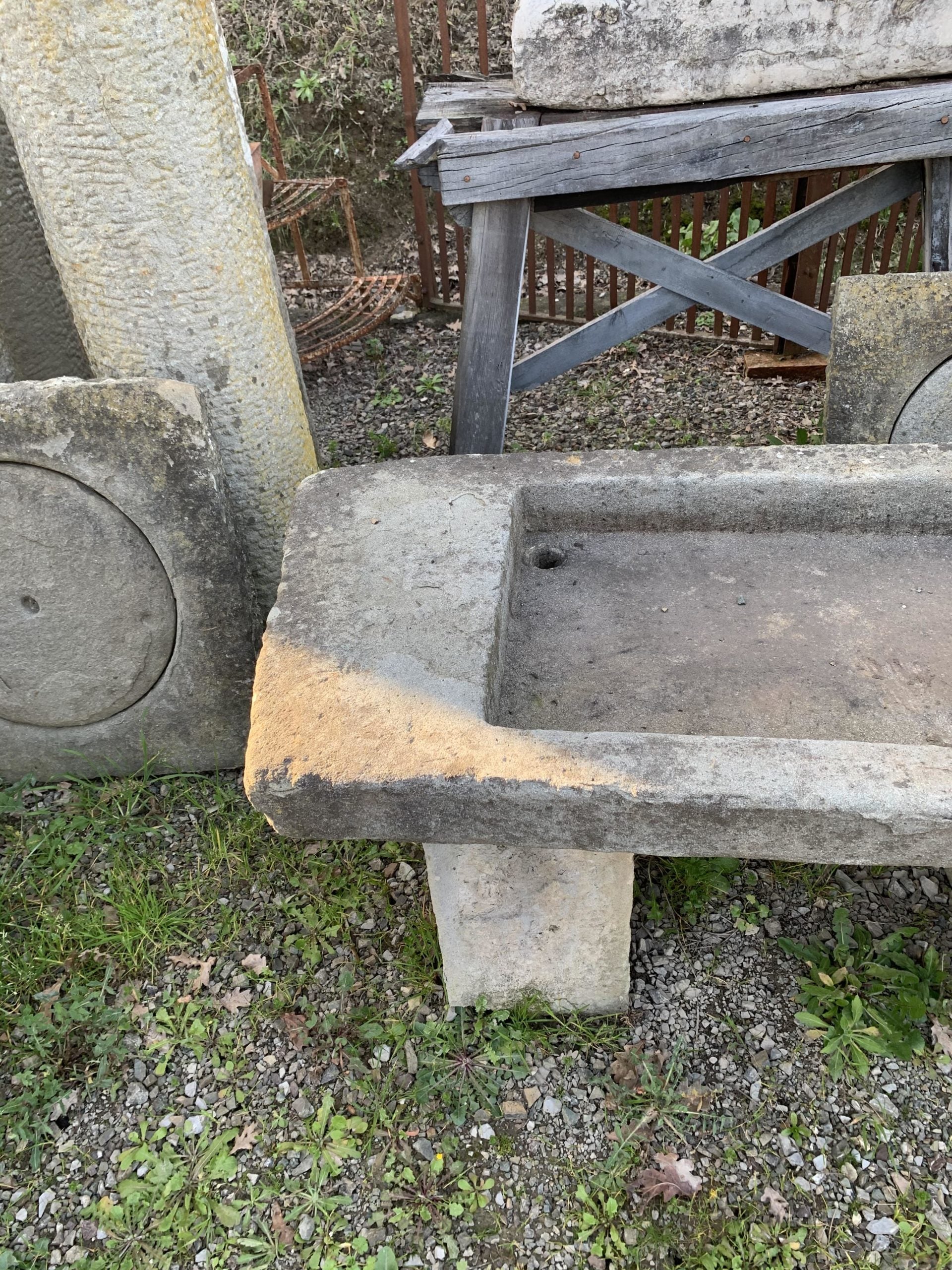 Lavandino particolare in pietra 