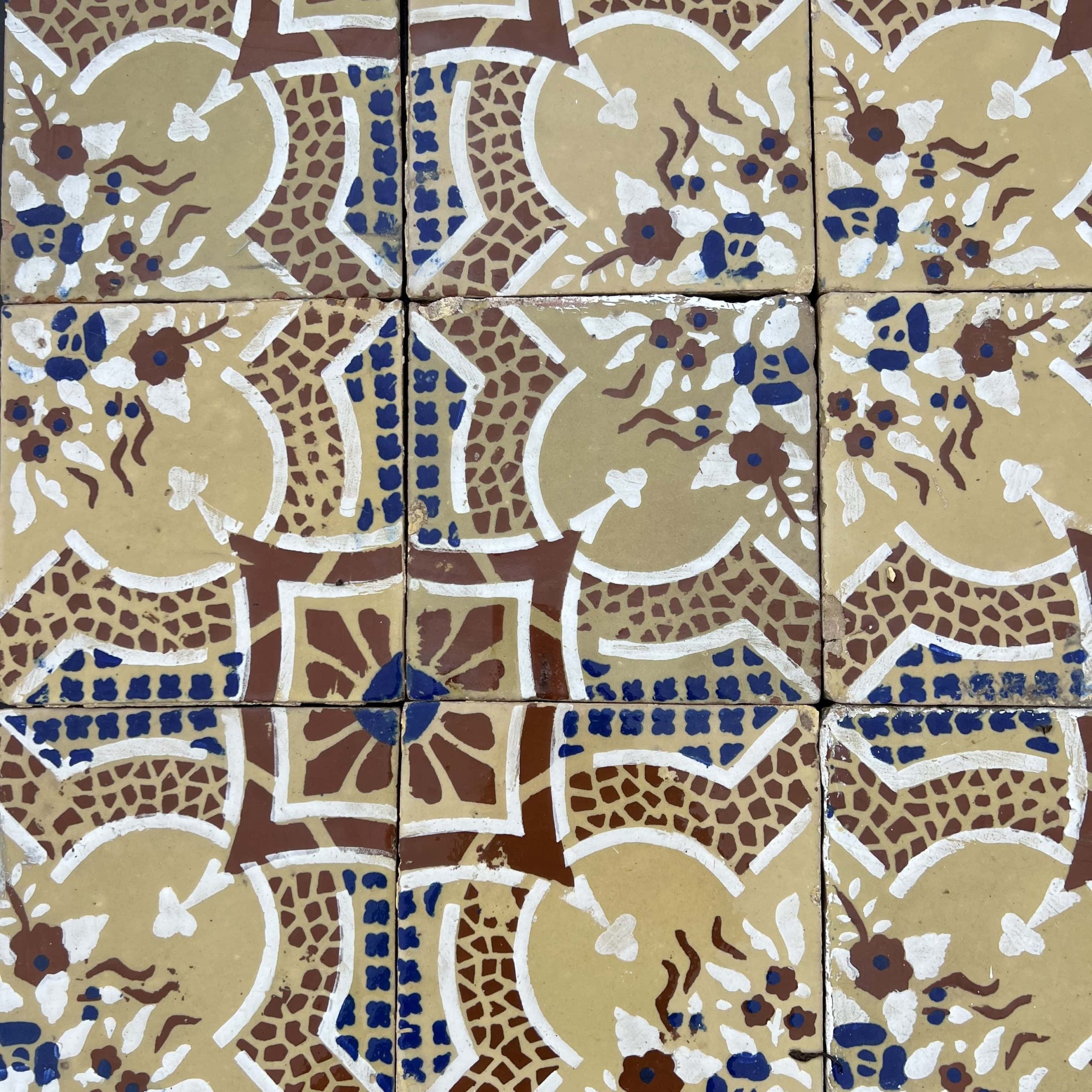 Maioliche beige con marrone