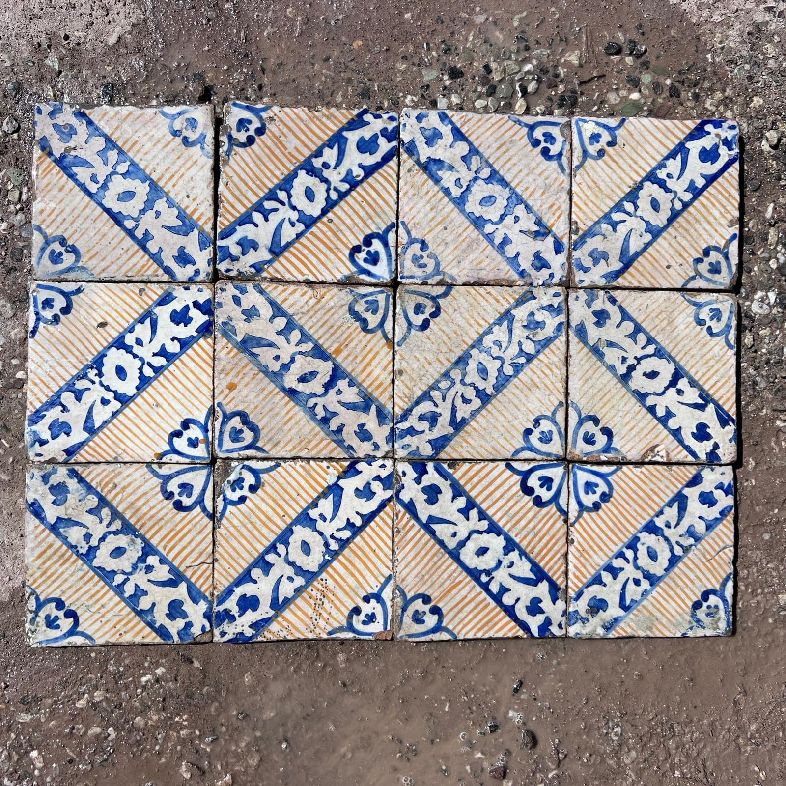 maioliche blu gialle e bianche 