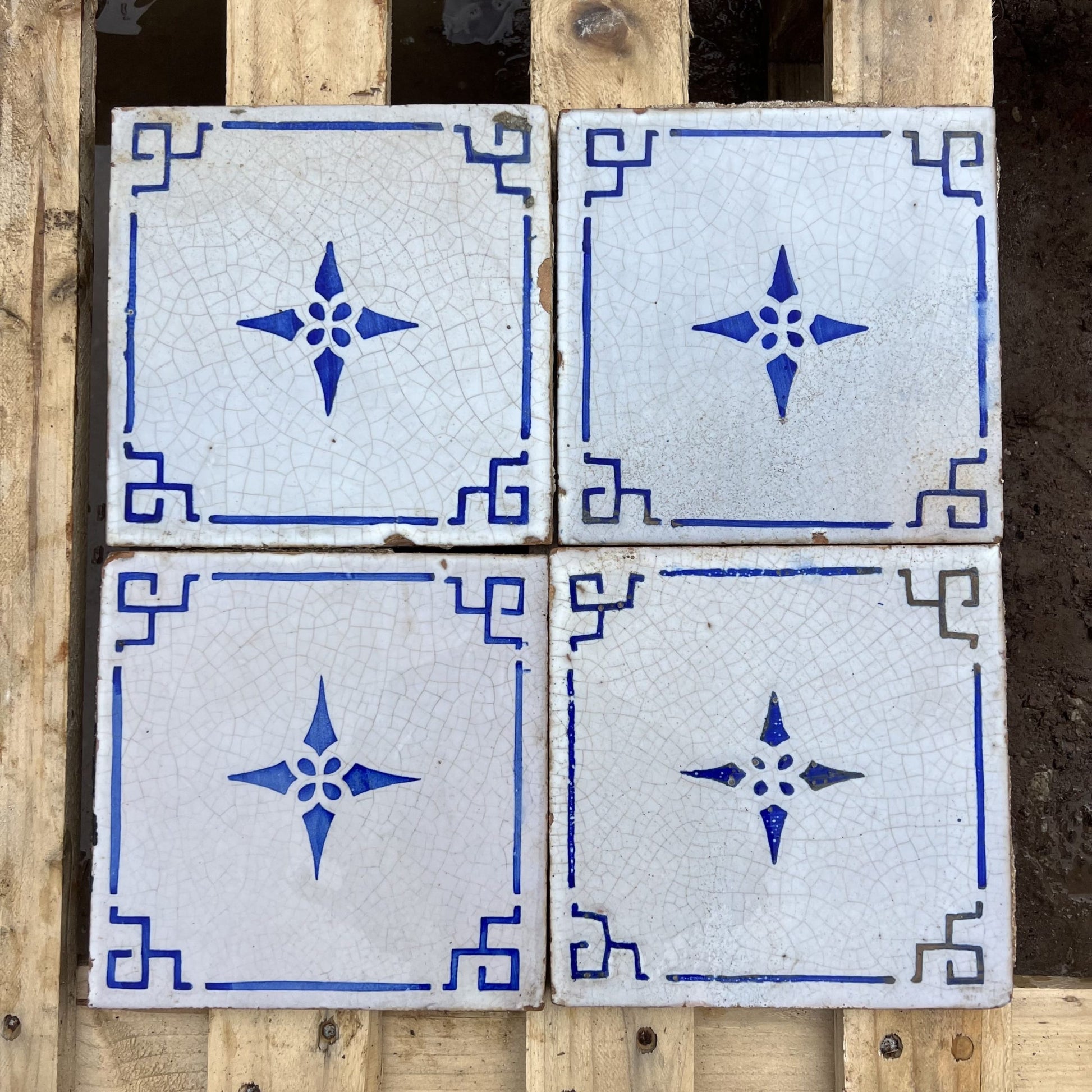 maioliche con decoro blu antiche 