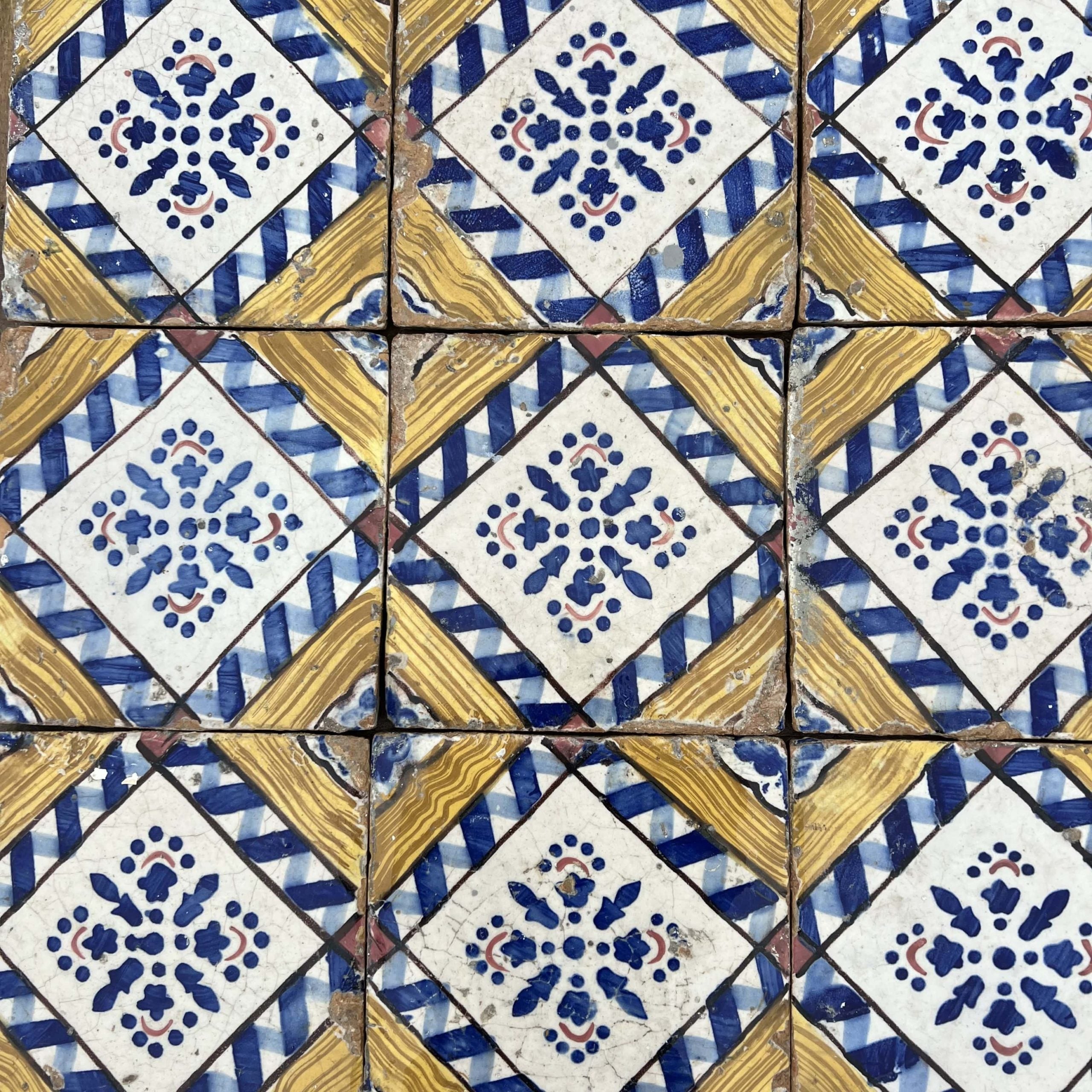 Maioliche gialle e blu 