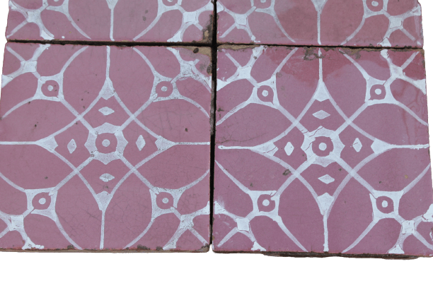 Maioliche rosa e bianche 