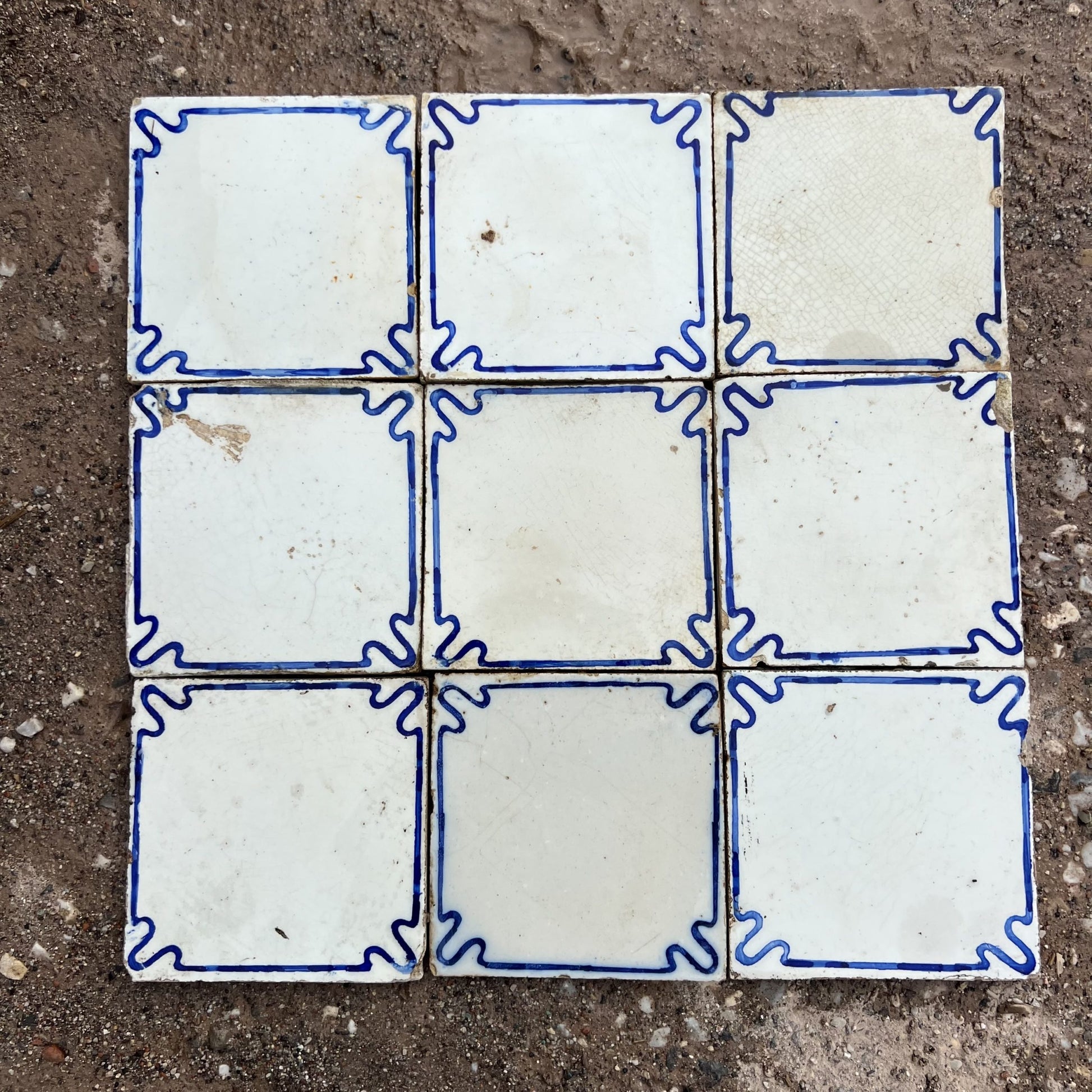 mattonelle bianche e blu