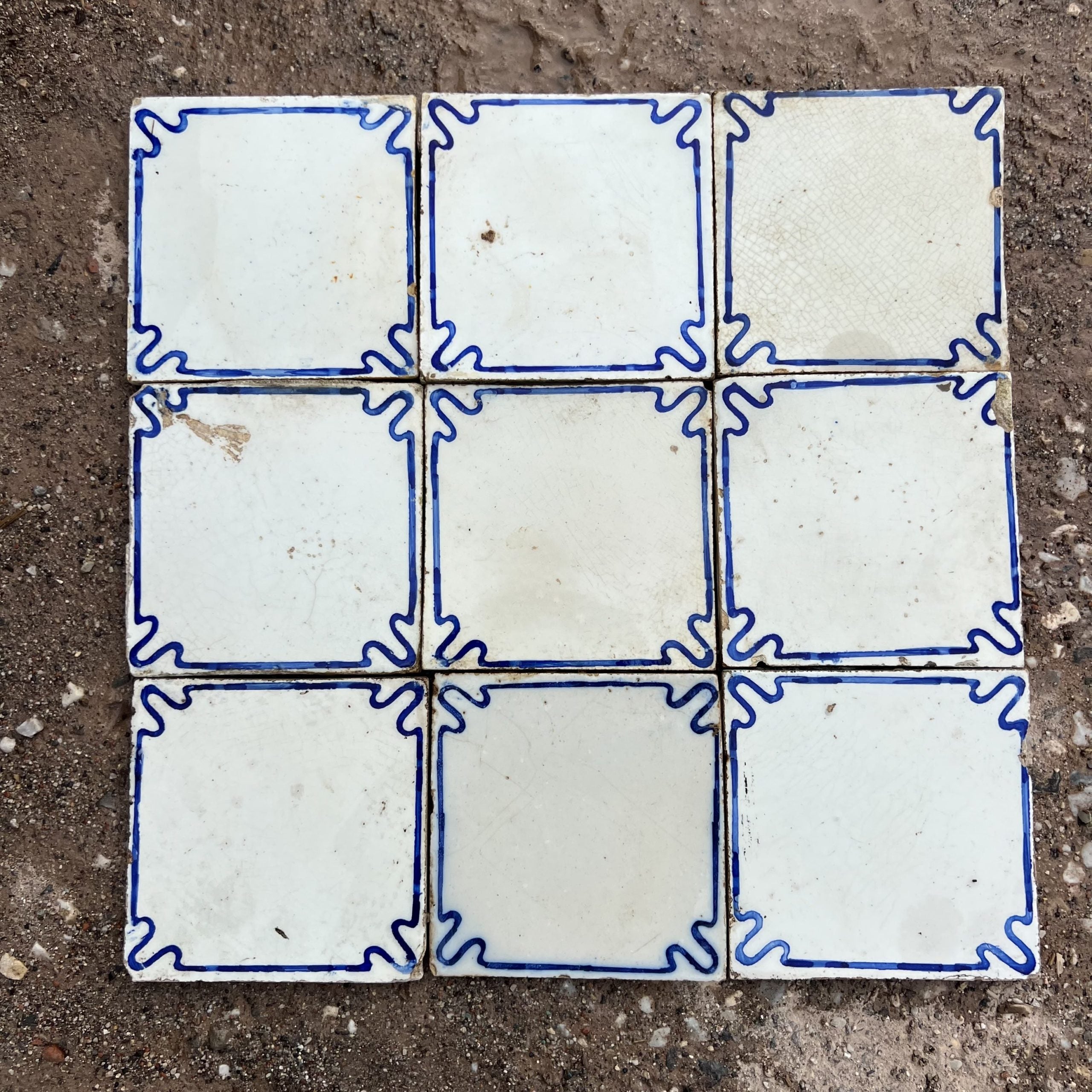 mattonelle bianche e blu