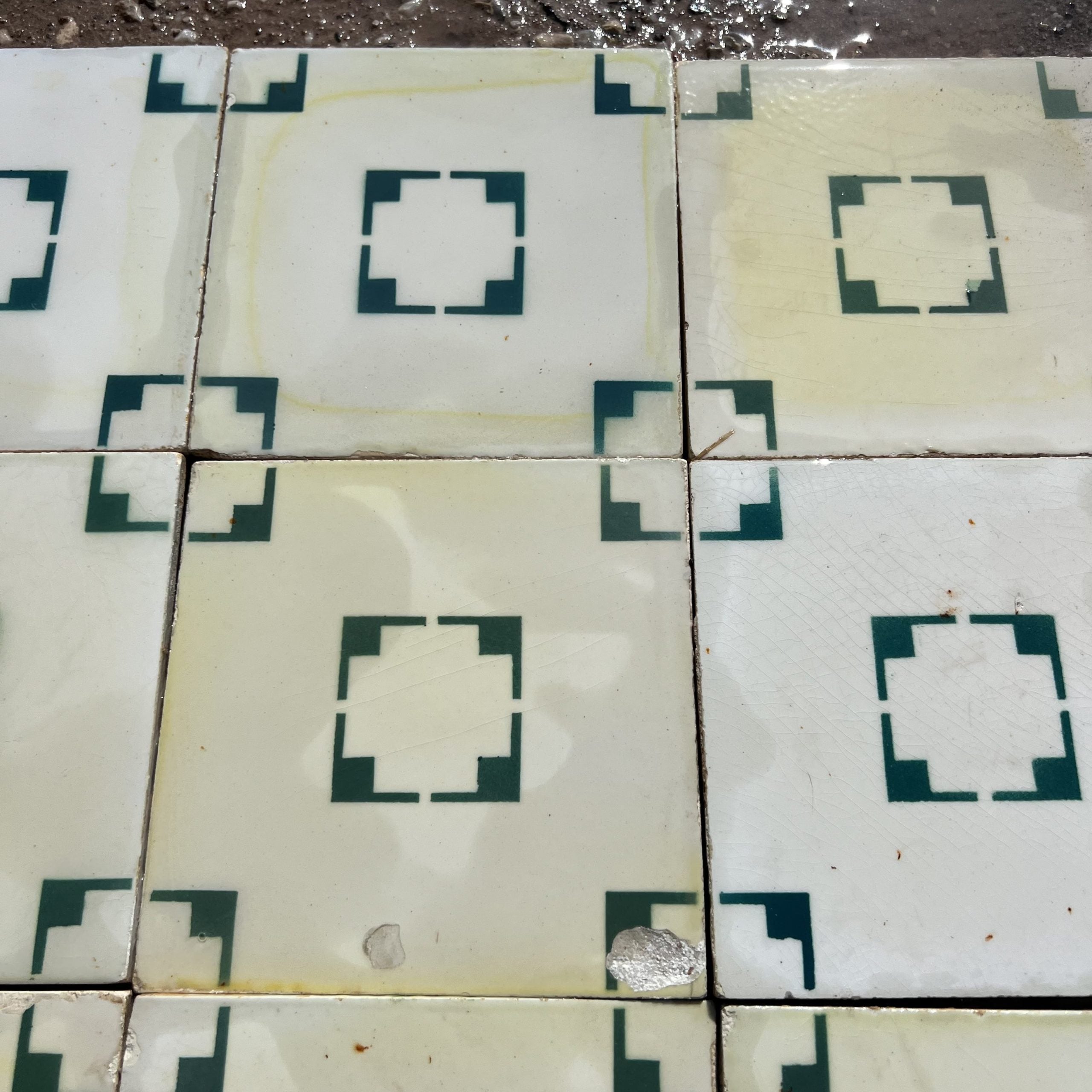 Mattonelle bianche e verdi