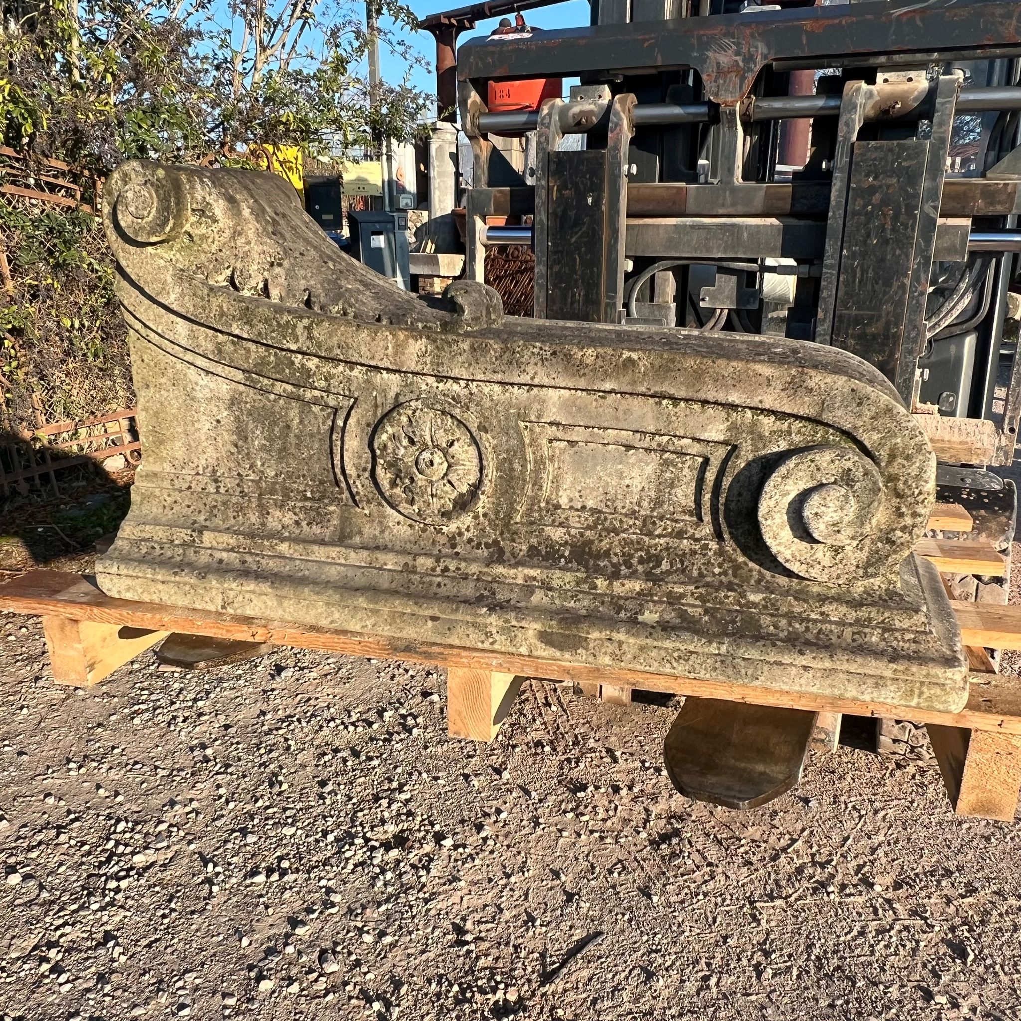 Mensola in marmo da camino antica 