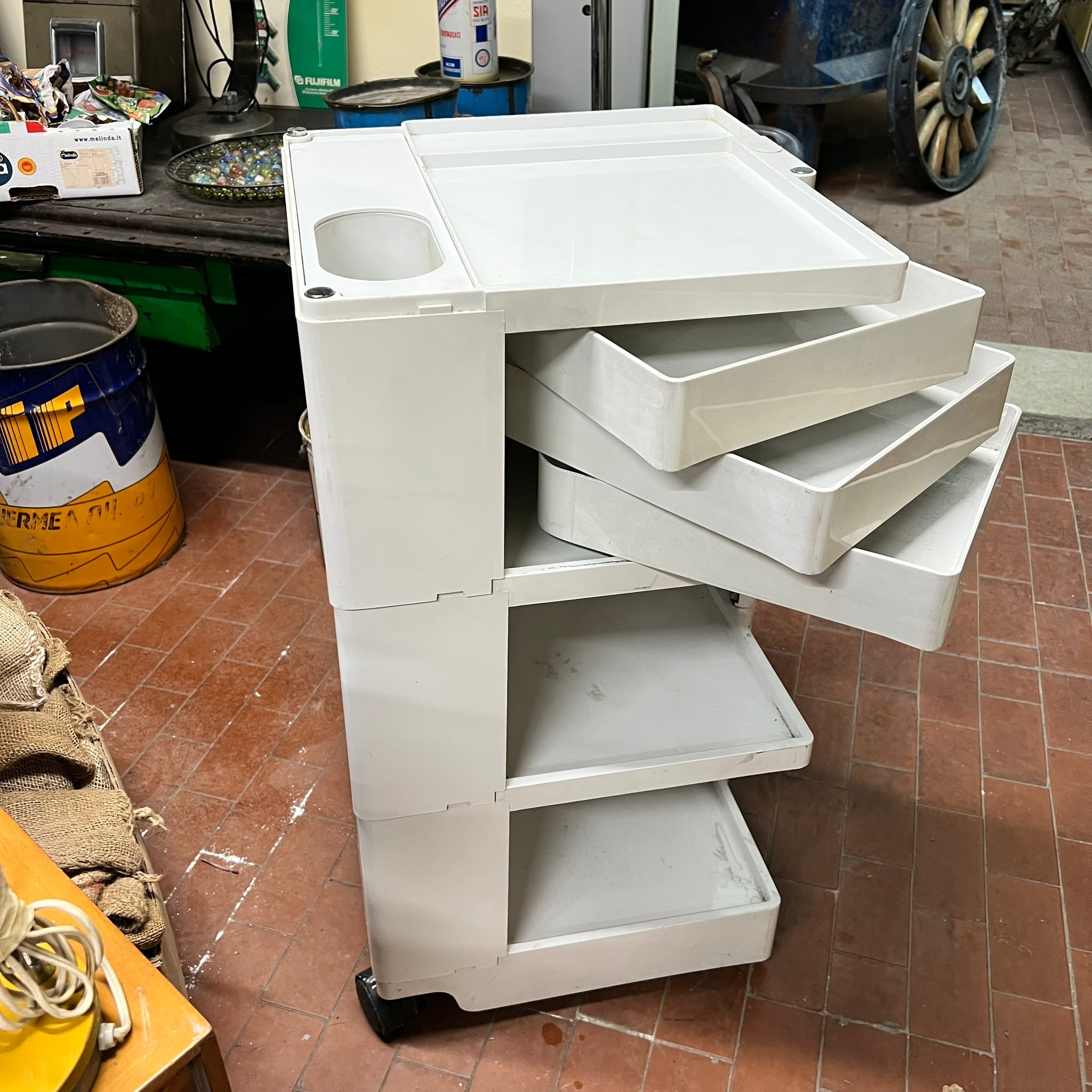 Joe Colombo cabinet - – Recuperando Brick and stone