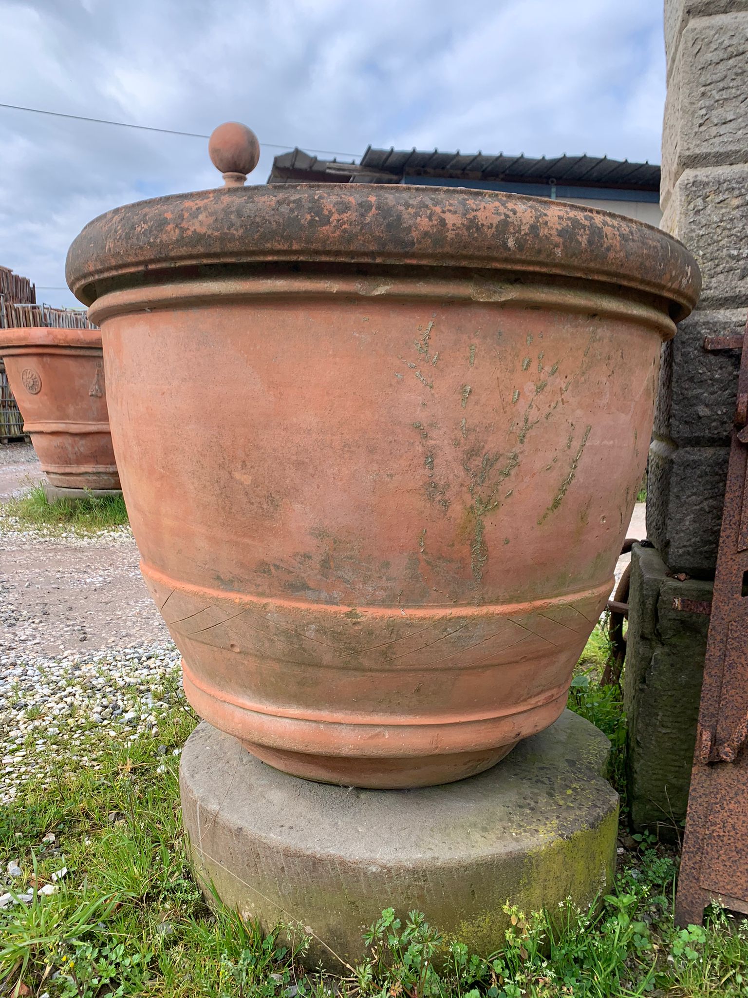 Conca antica in stile classico