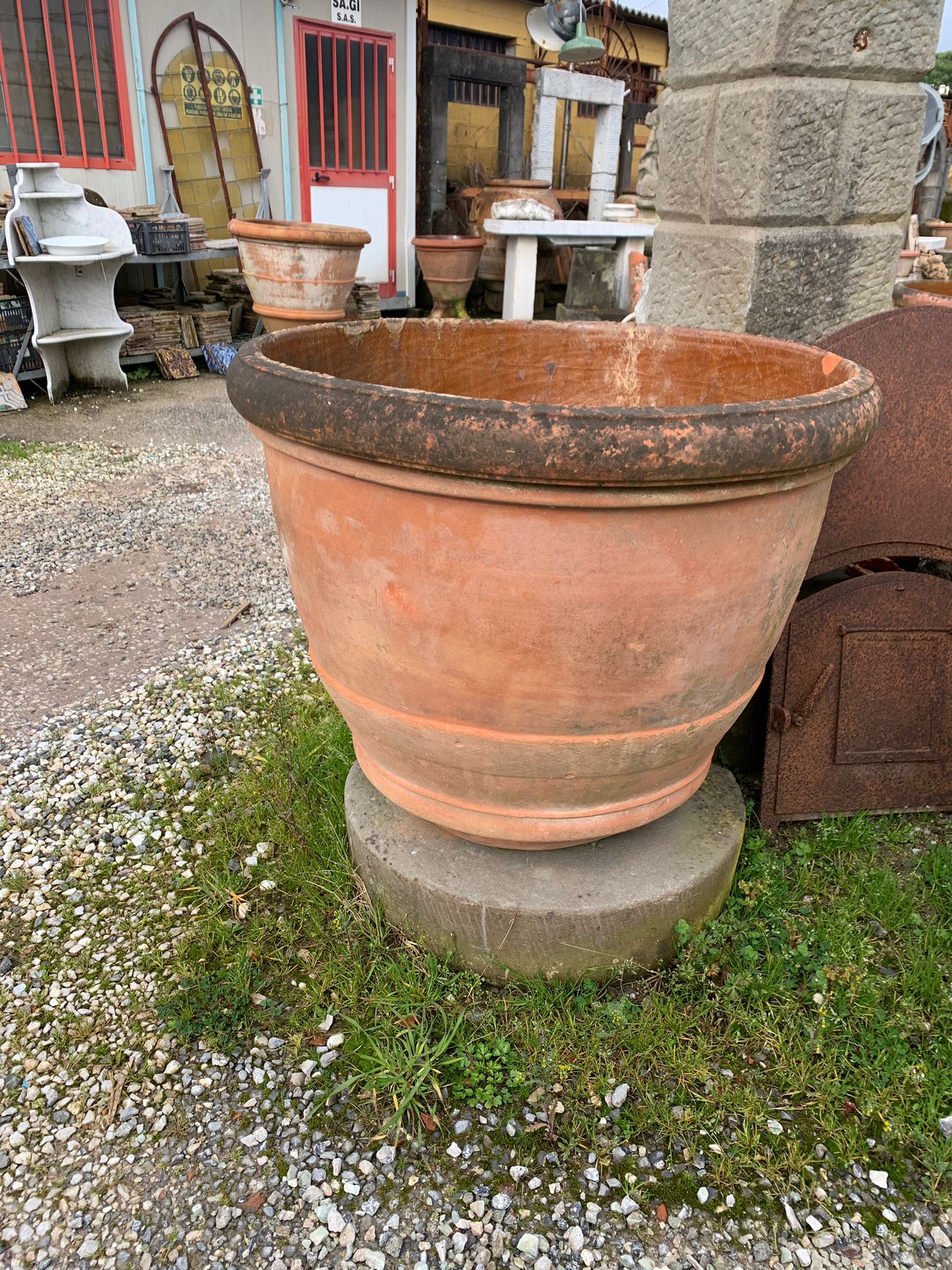 Conca antica in stile classico