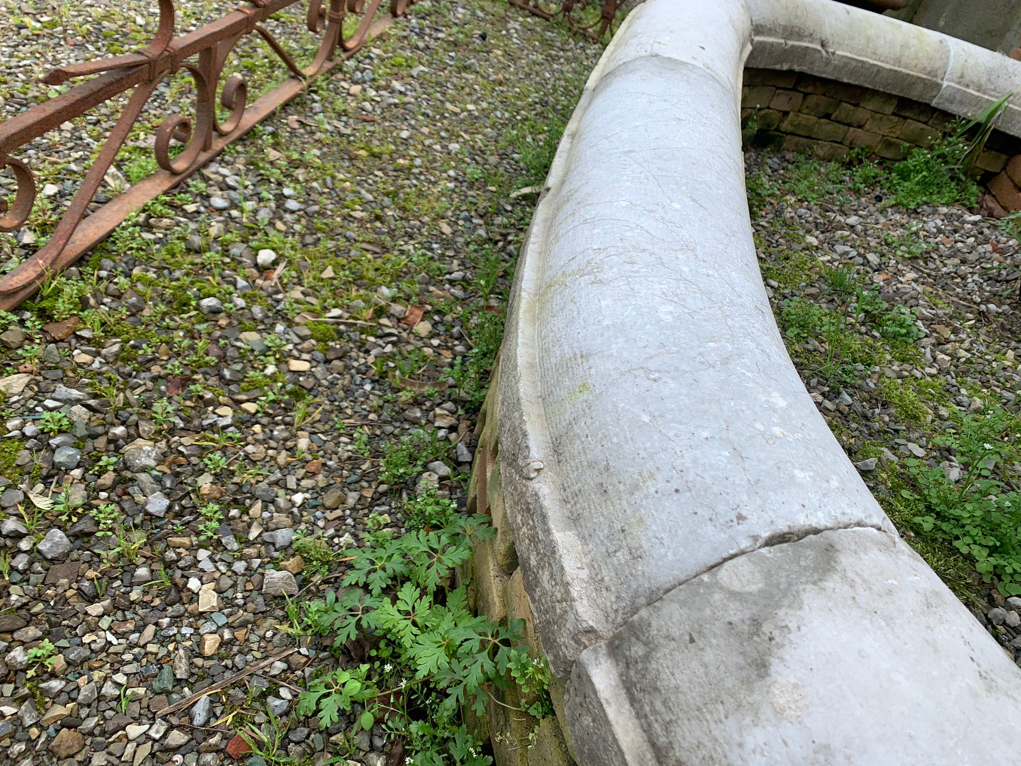 Fontana a muro in marmo antico