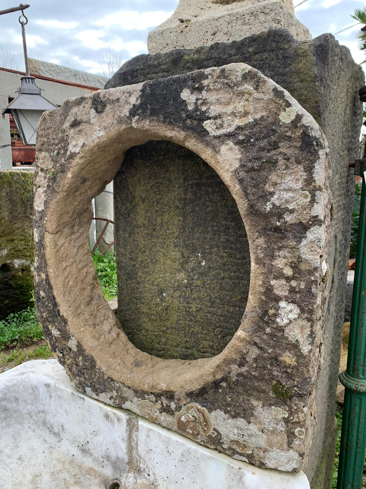 Finestrina "oblò" in pietra di Guamo