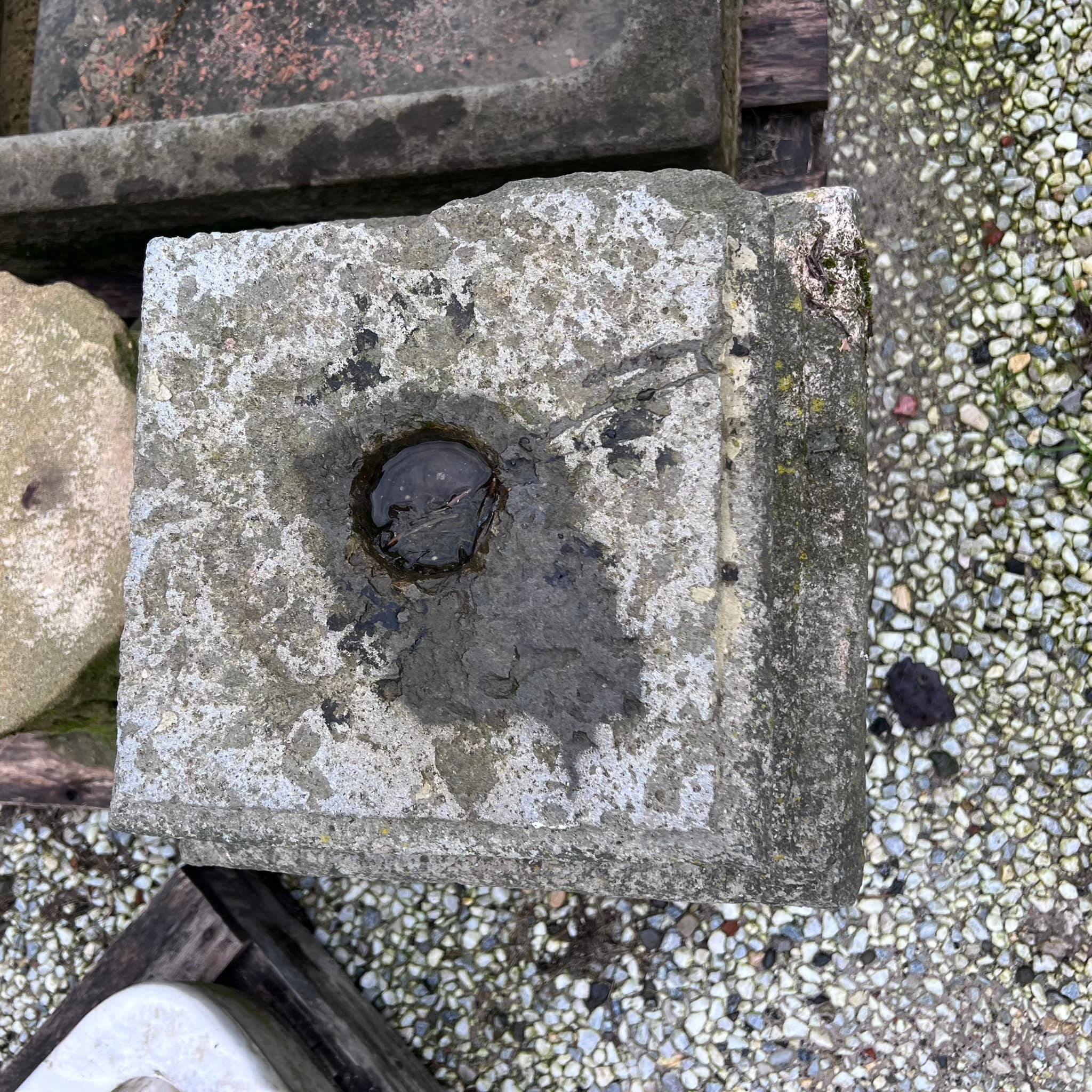 Pair of capitals 38 cm