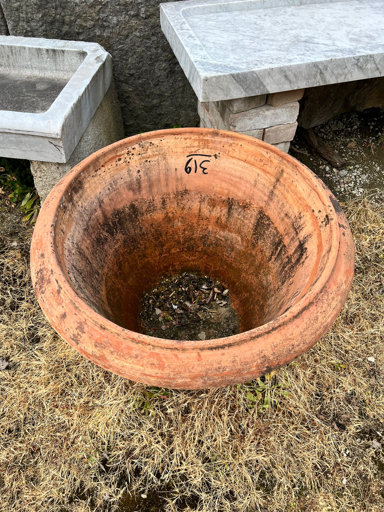 Simple terracotta basin - diameter 84