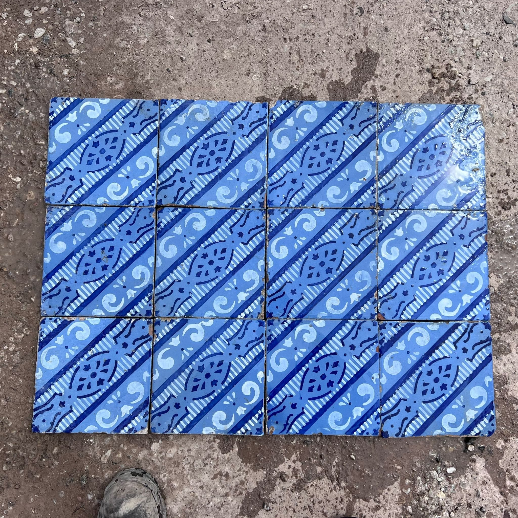 White and blue majolica - triple design - MAI 147