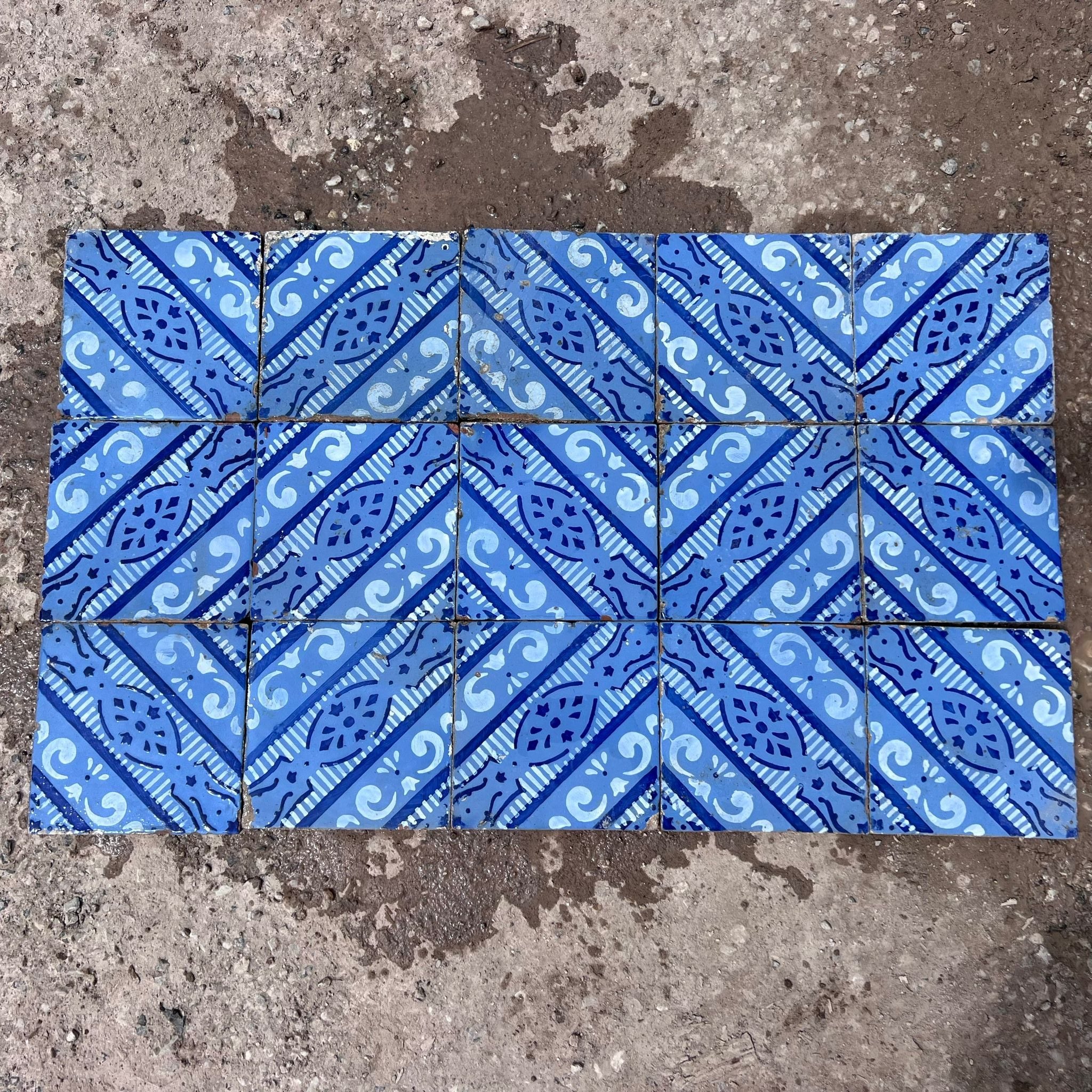 White and blue majolica - triple design - MAI 147