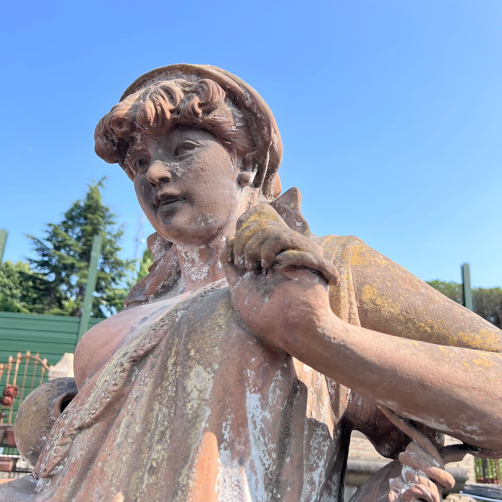 Coppia di statue in cotto