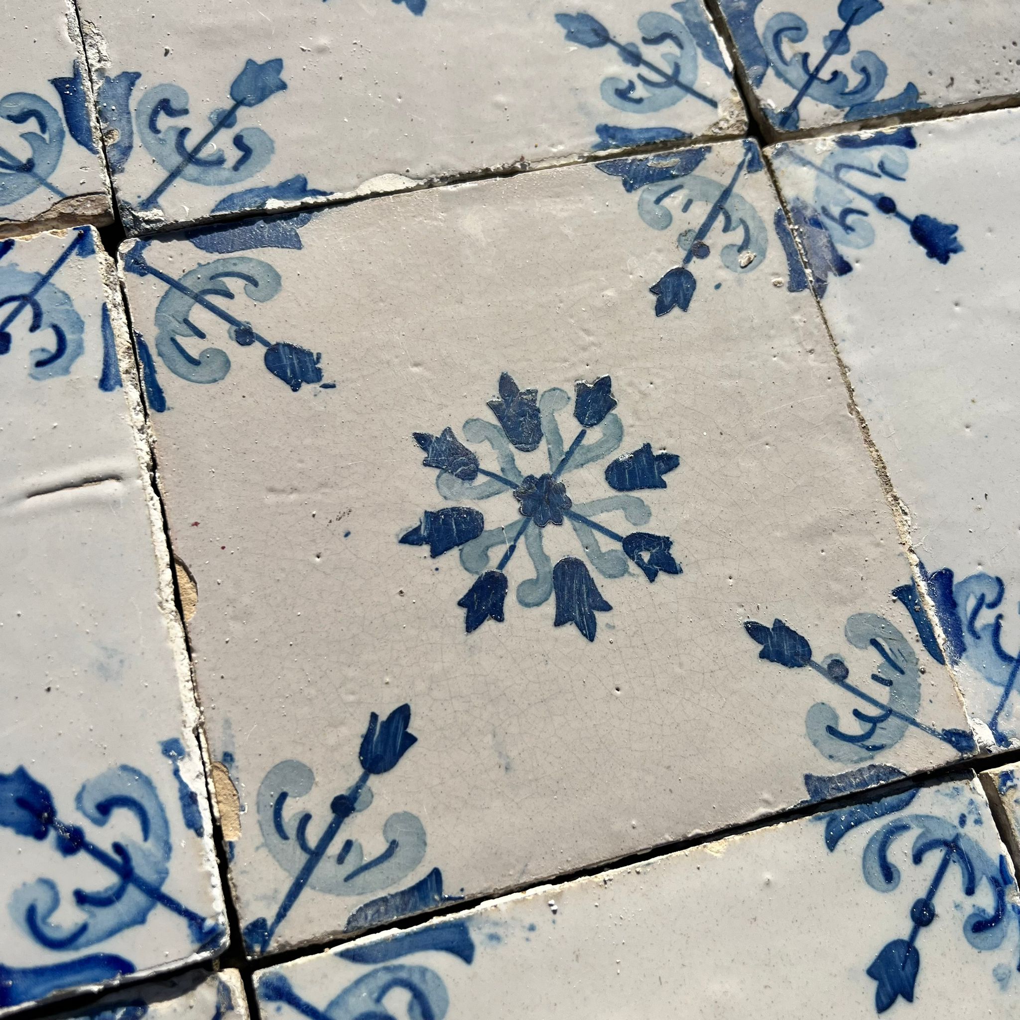 Floral Tiles - MAI 153