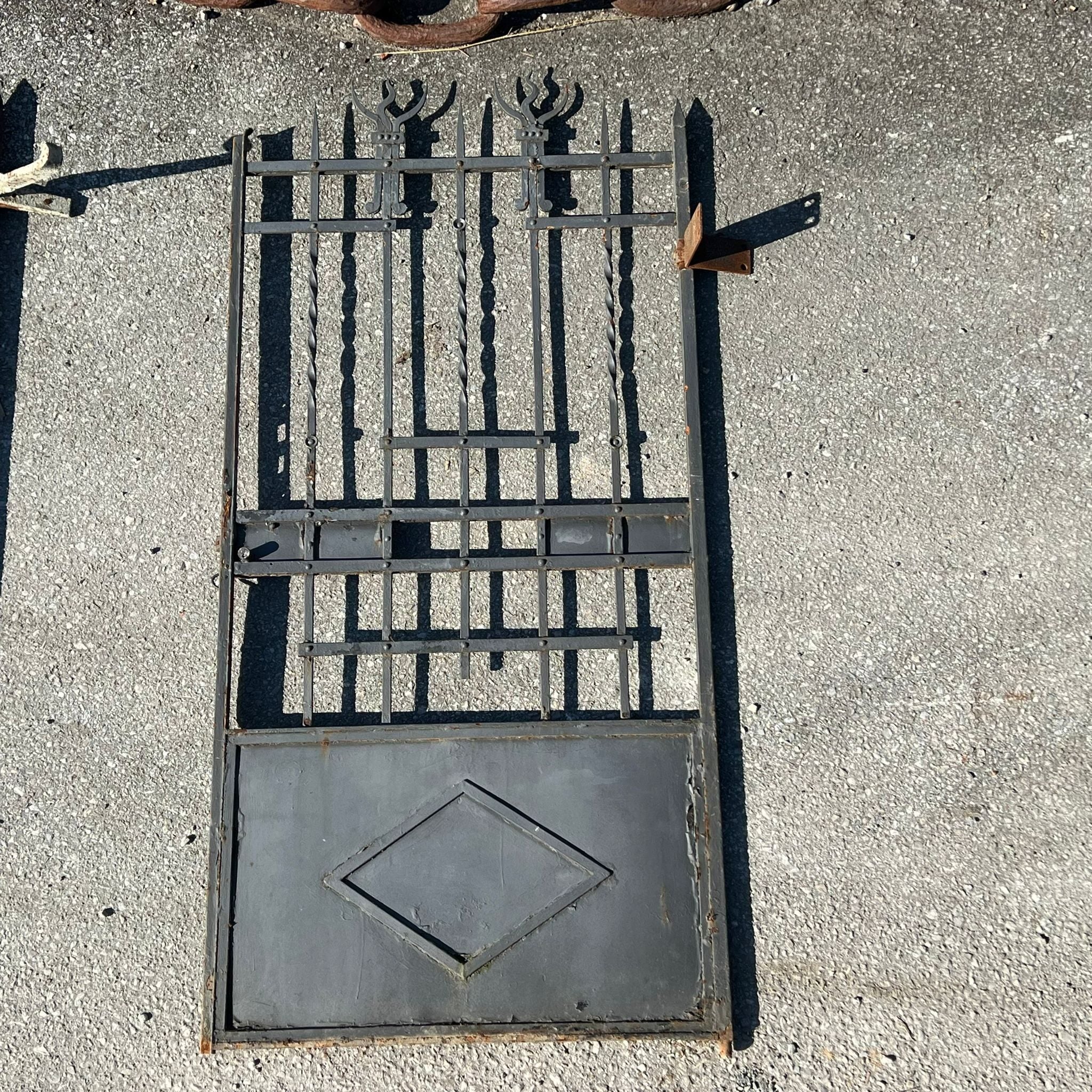 Cancello in ferro con pedonale