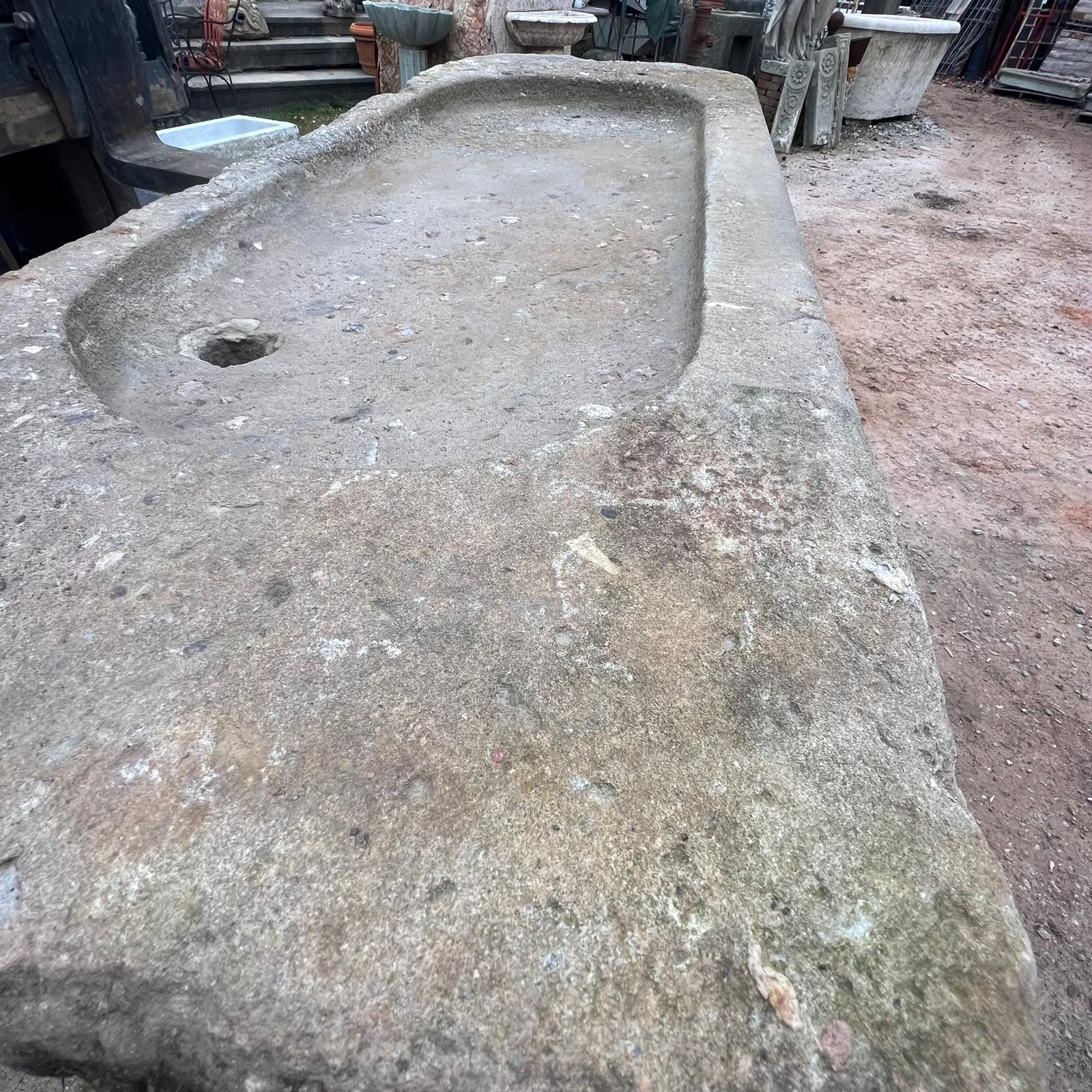 Lavandino in pietra di Guamo - LAV 142