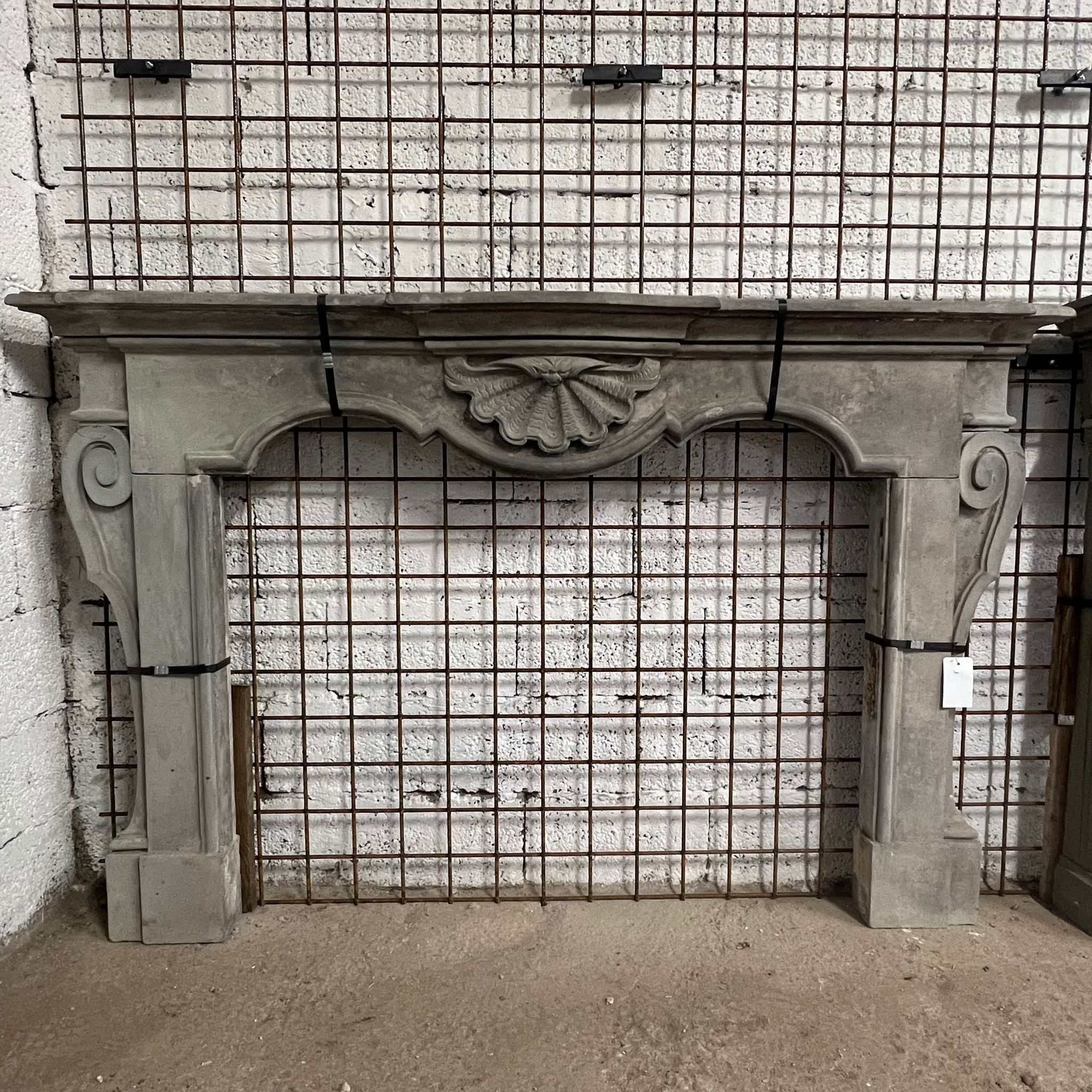 Camino in pietra - 192 cm