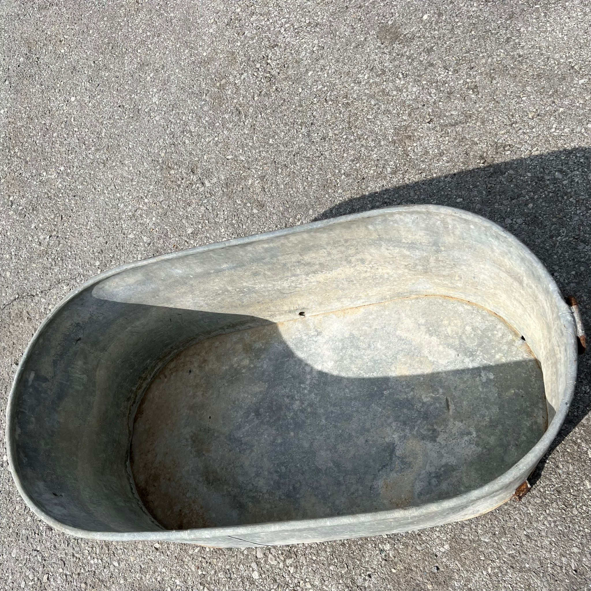Particolare vaschetta in zinco 