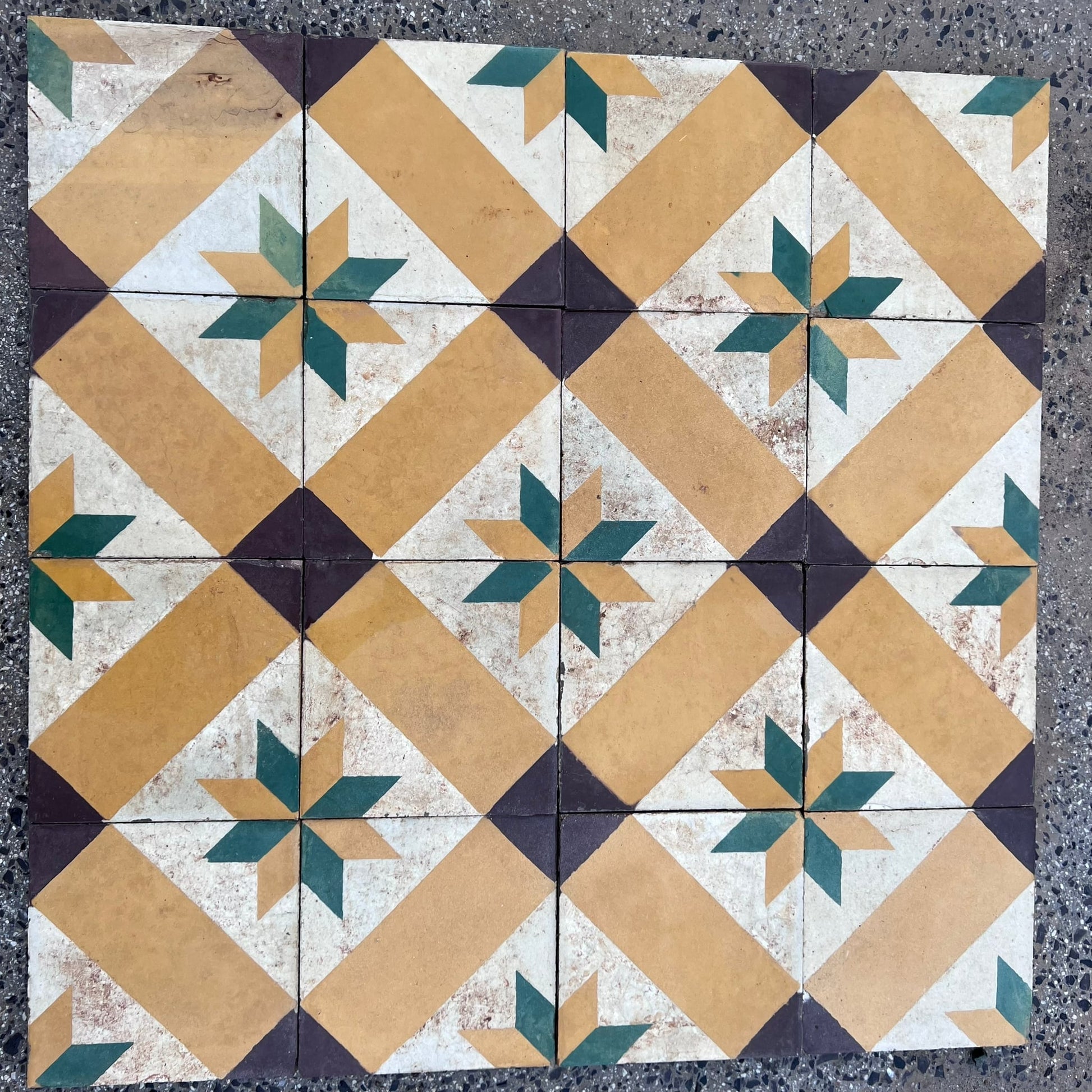 Pastina con decoro giallo e verde 