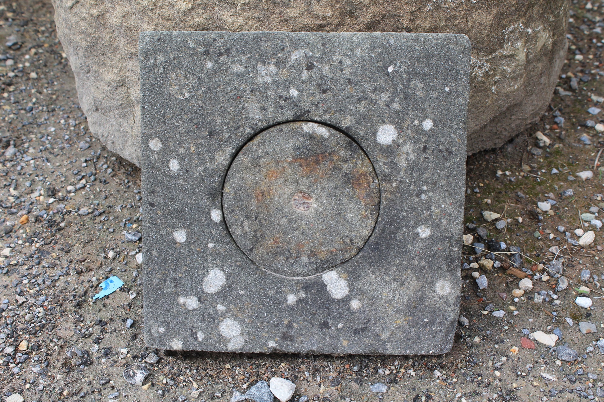 pavimenti antichi in pietra tombino 