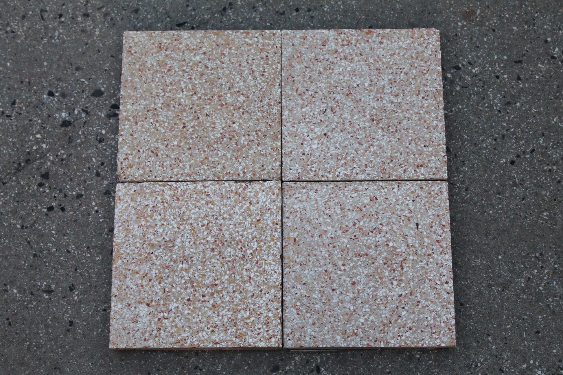 Pavimento antico in graniglia classica