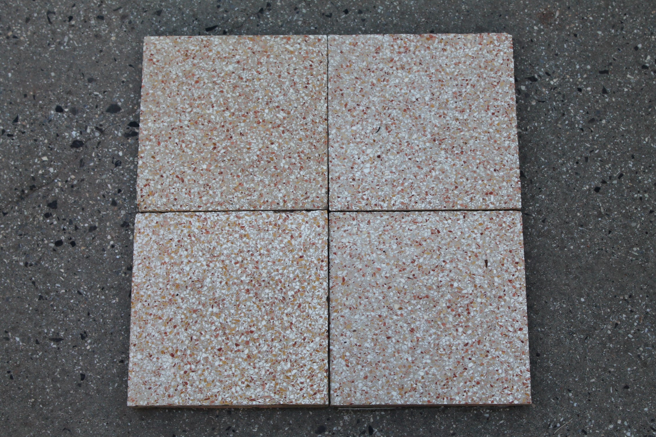 Pavimento antico in graniglia classica