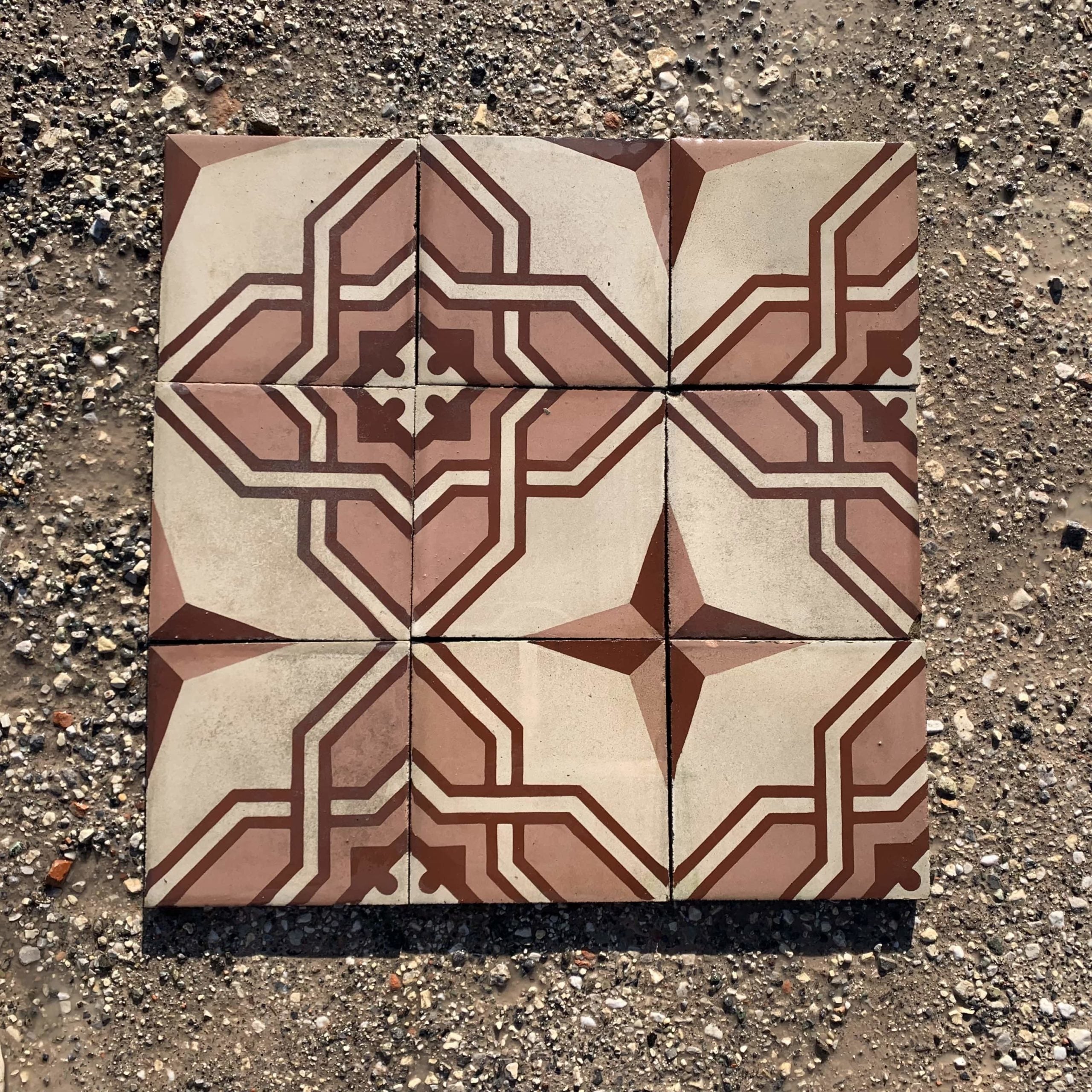 Pavimento in cementina decorato 